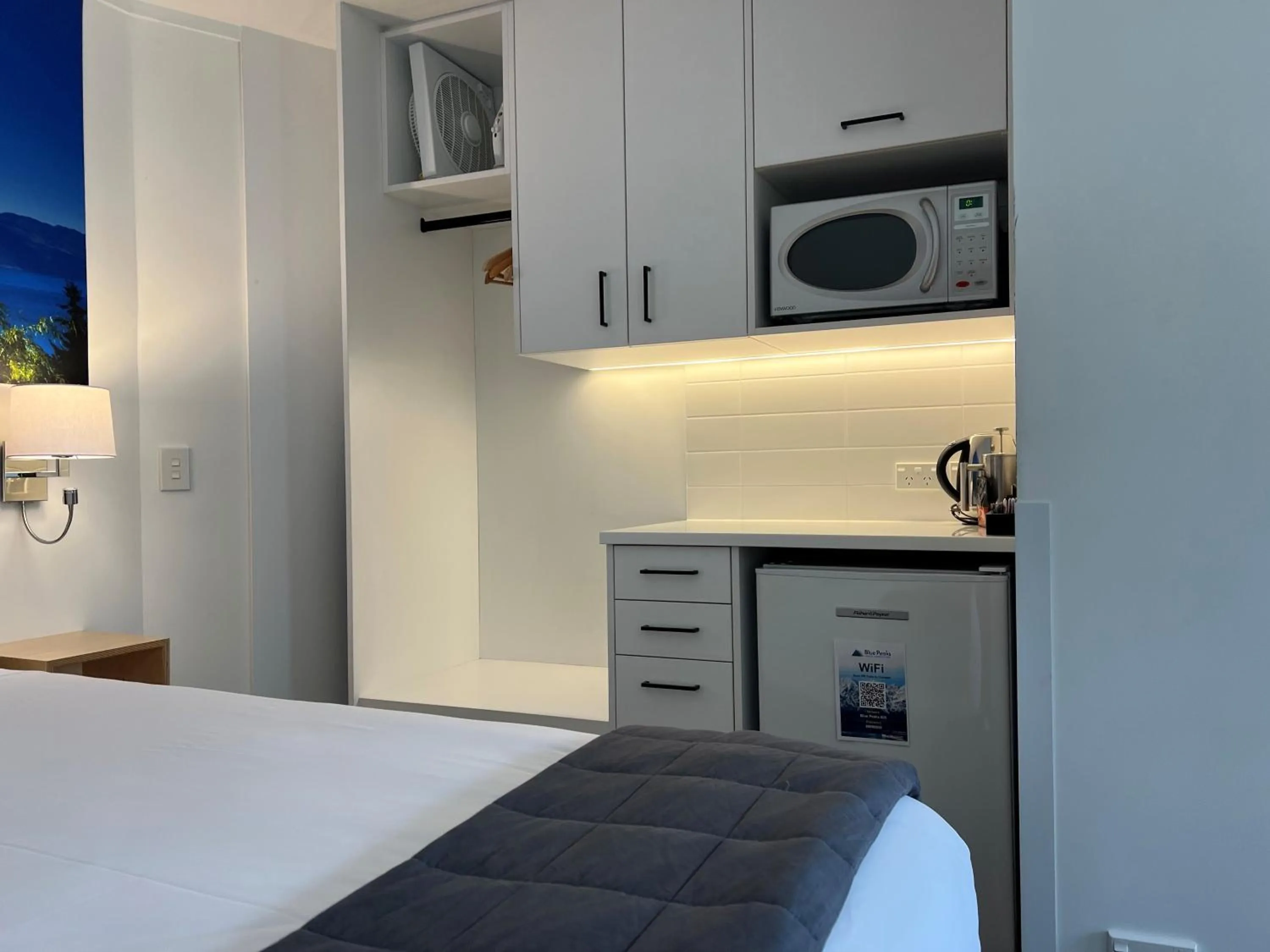 toaster, Bed in Blue Peaks Lodge