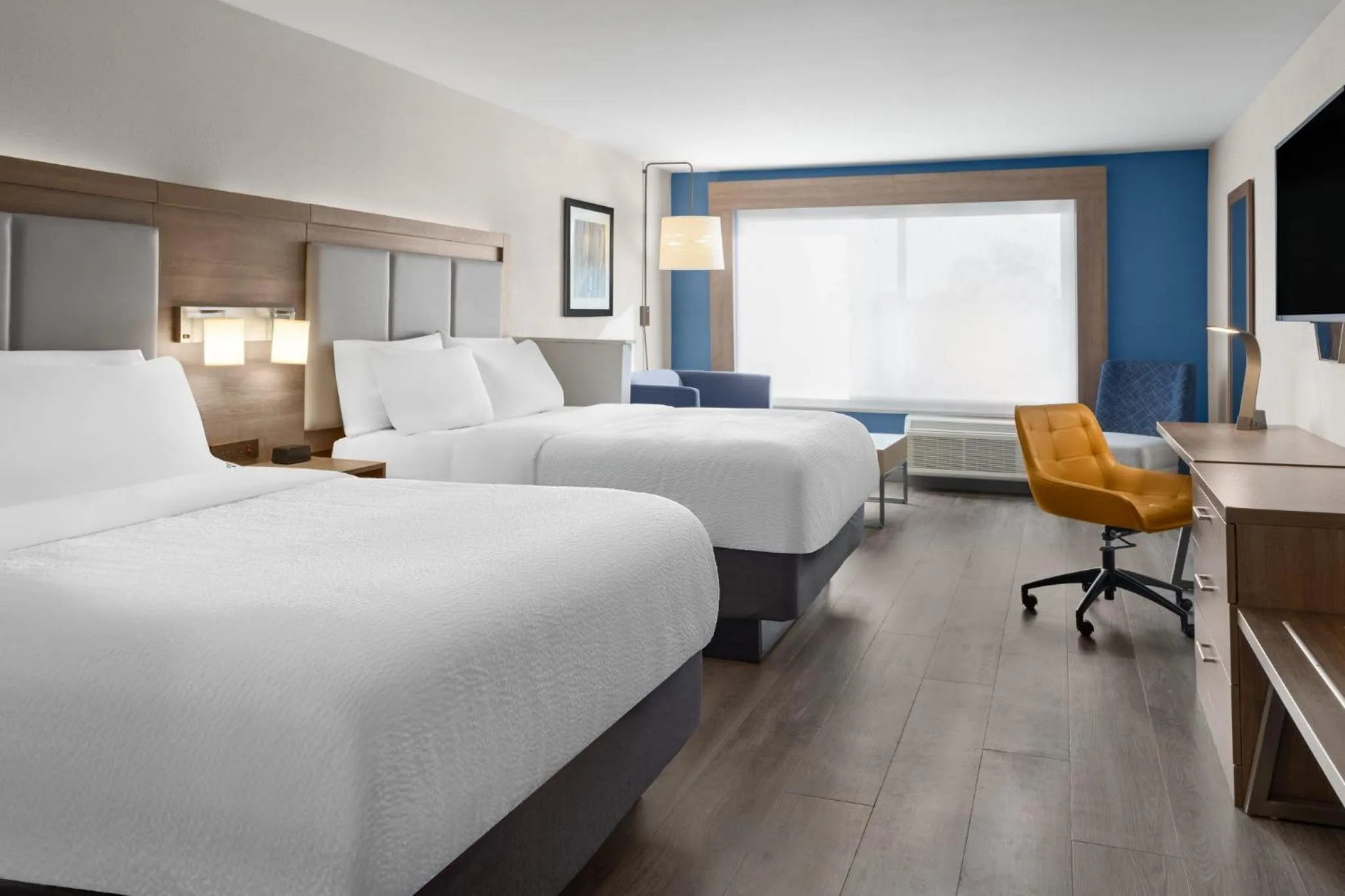 Photo of the whole room, Bed in Holiday Inn Express & Suites Mt Sterling North by IHG