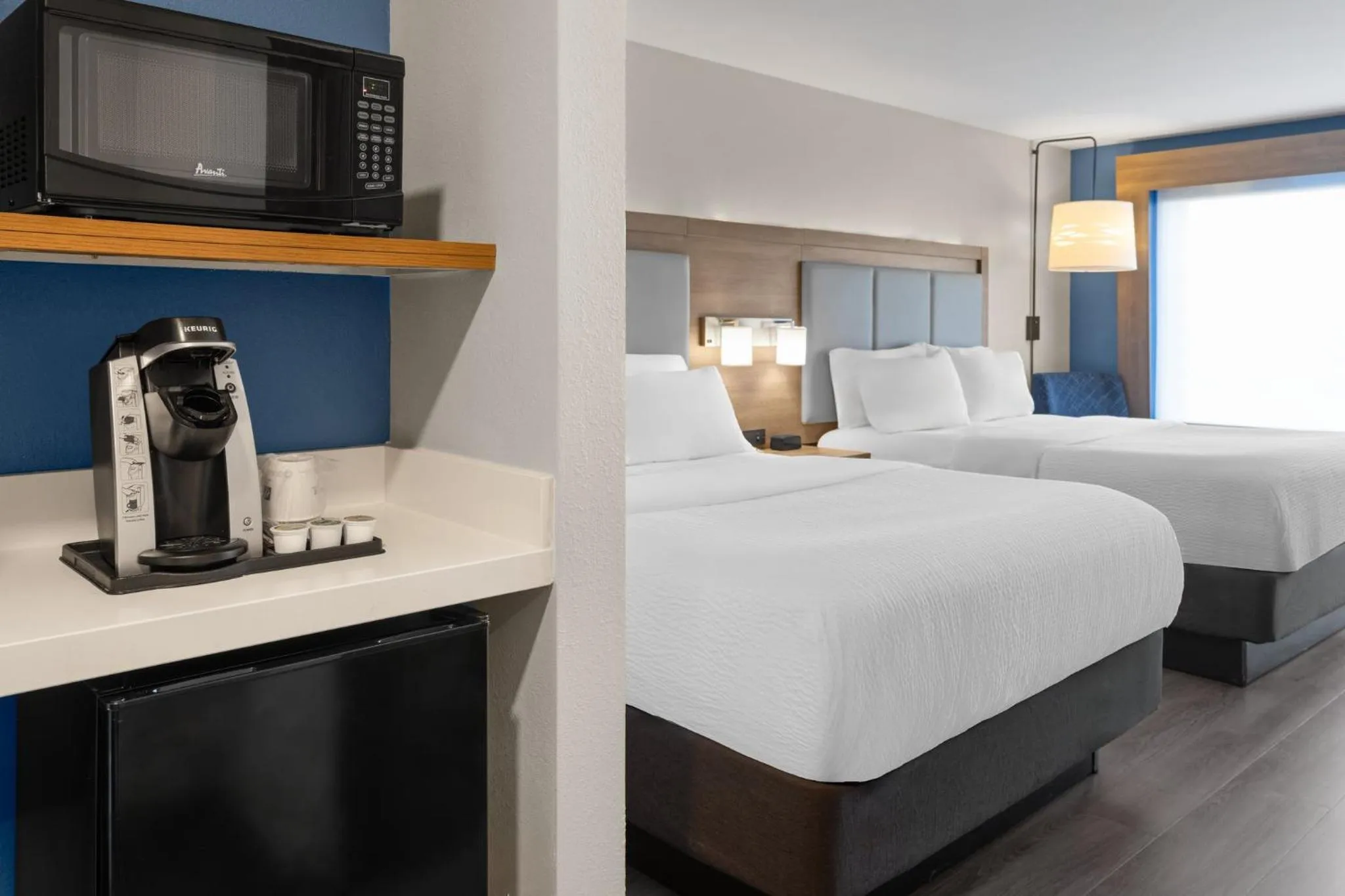 Photo of the whole room, Bed in Holiday Inn Express & Suites Mt Sterling North by IHG