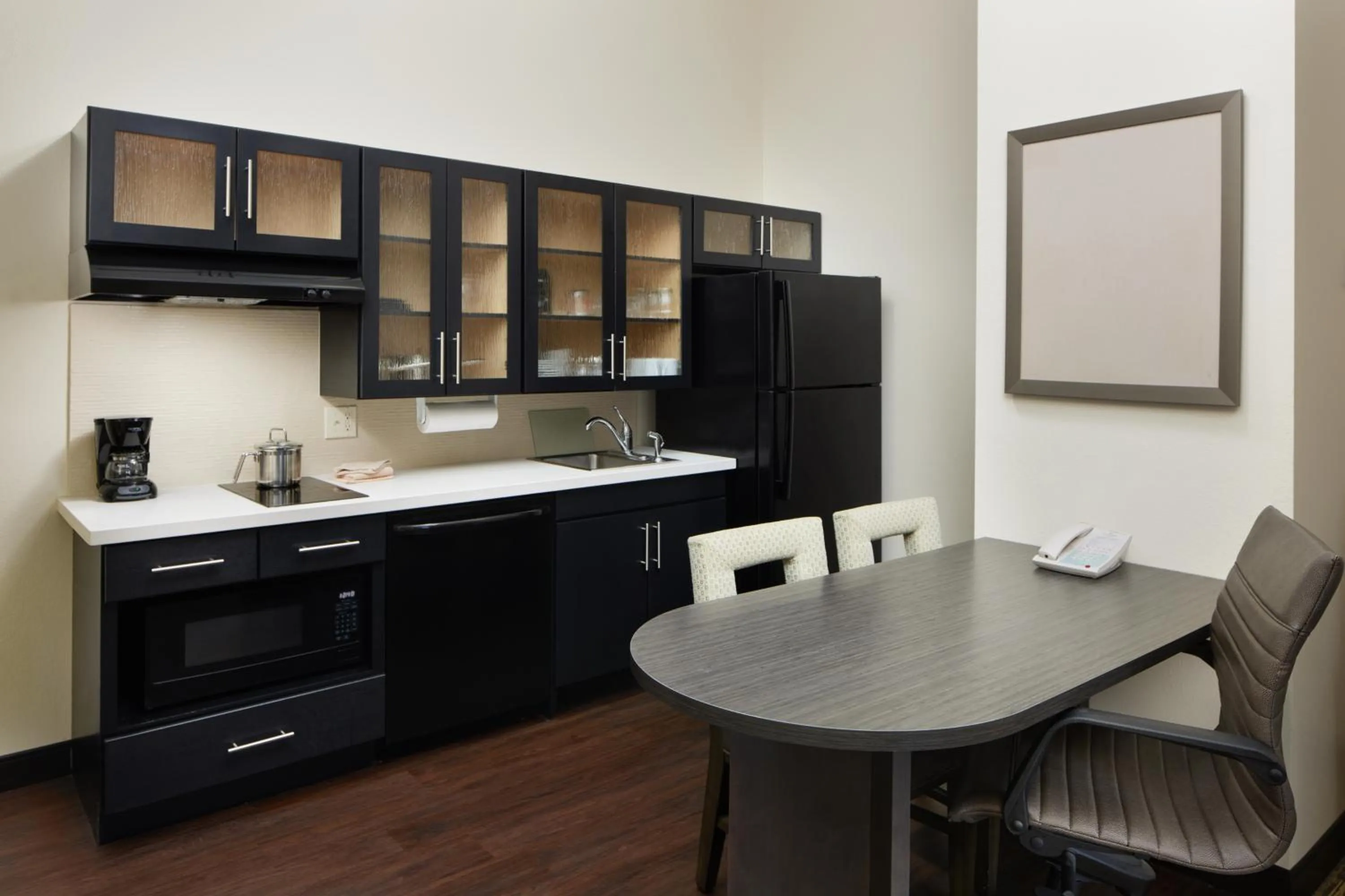 Kitchen or kitchenette in Candlewood Suites Valdosta Mall by IHG