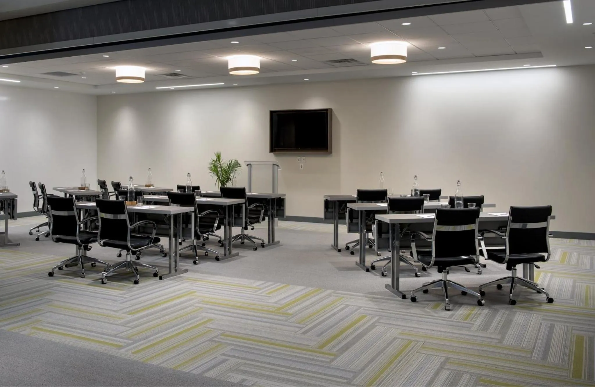 Meeting/conference room in EVEN Hotel Pittsburgh Downtown by IHG