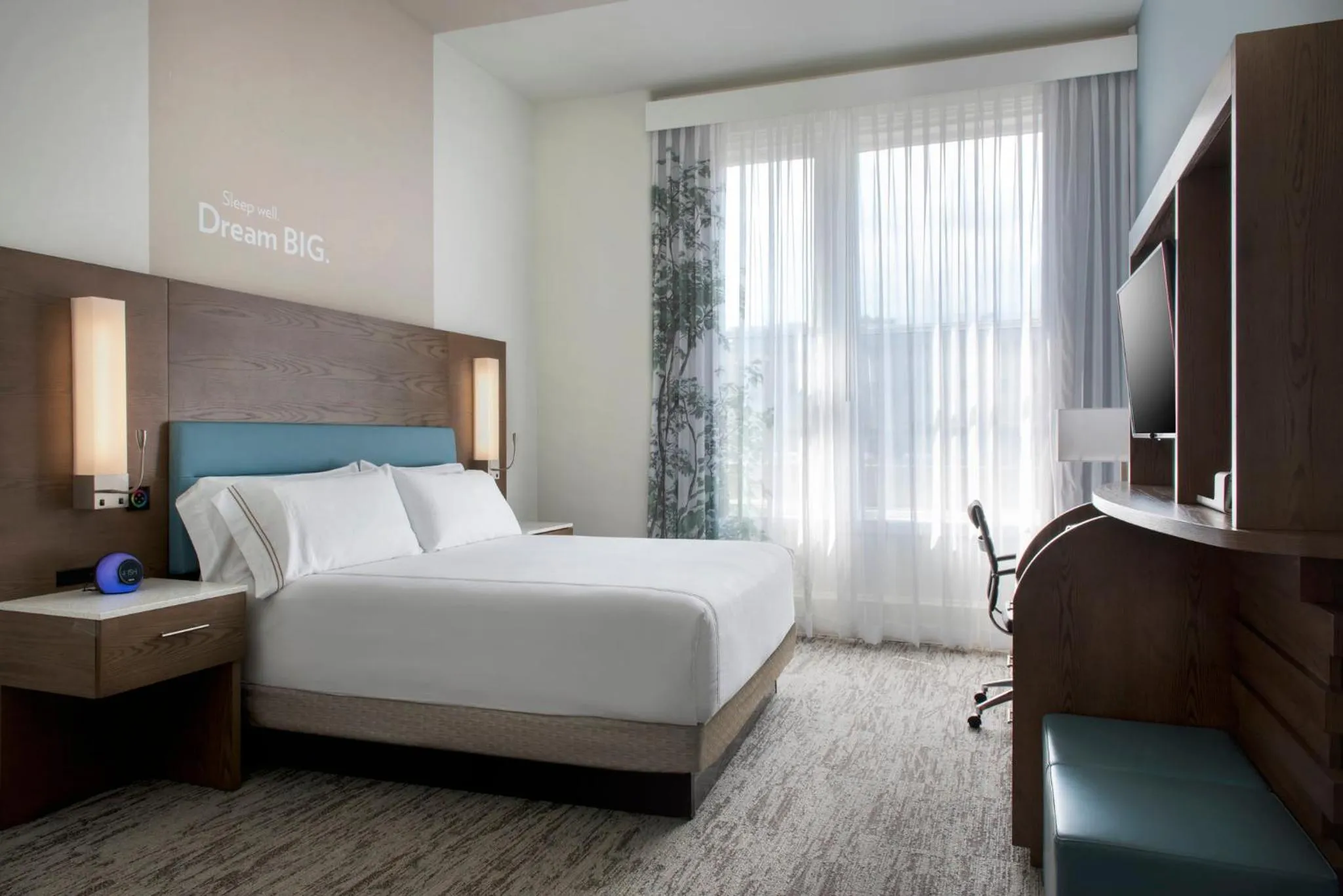 Photo of the whole room, Bed in EVEN Hotel Pittsburgh Downtown by IHG