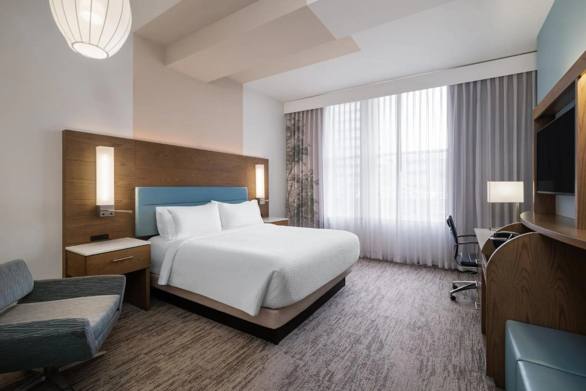 Photo of the whole room, Bed in EVEN Hotel Pittsburgh Downtown by IHG