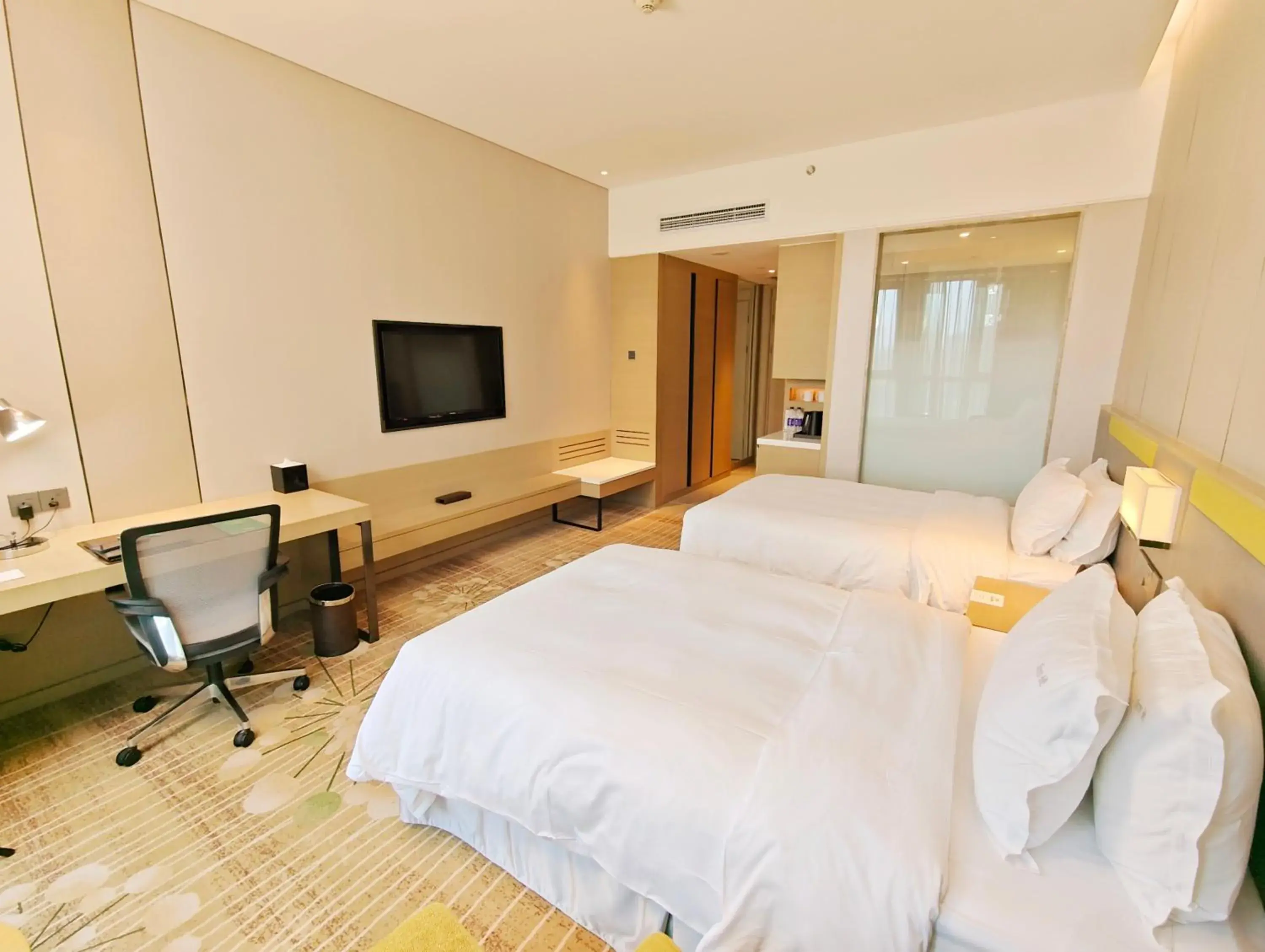 High Floor Standard Twin Room in Holiday Inn Tianjin Wuqing by IHG High Floor Standard Twin Room in Holiday Inn Tianjin Wuqing by IHG