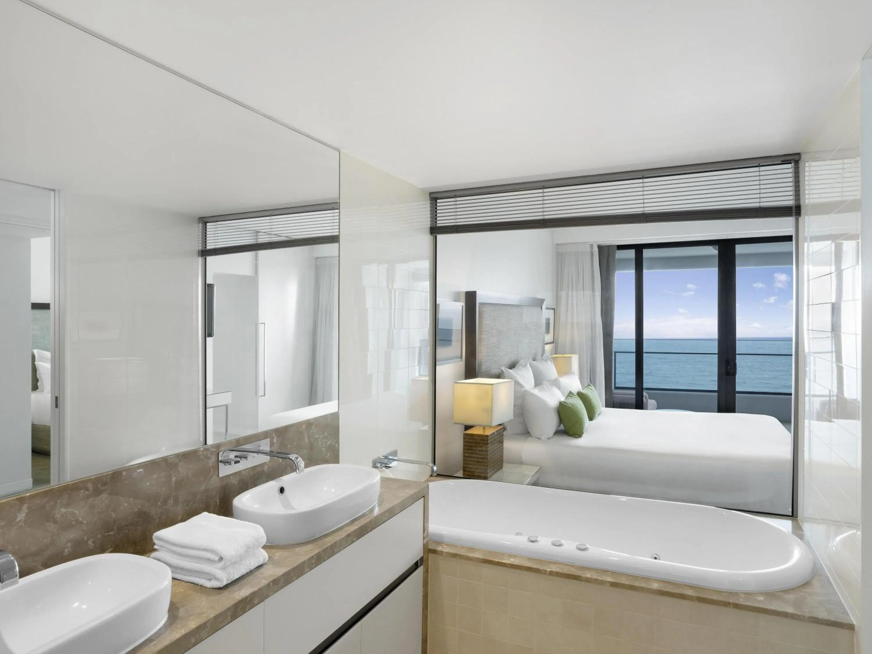 Bedroom, Bed in Peppers Soul Surfers Paradise