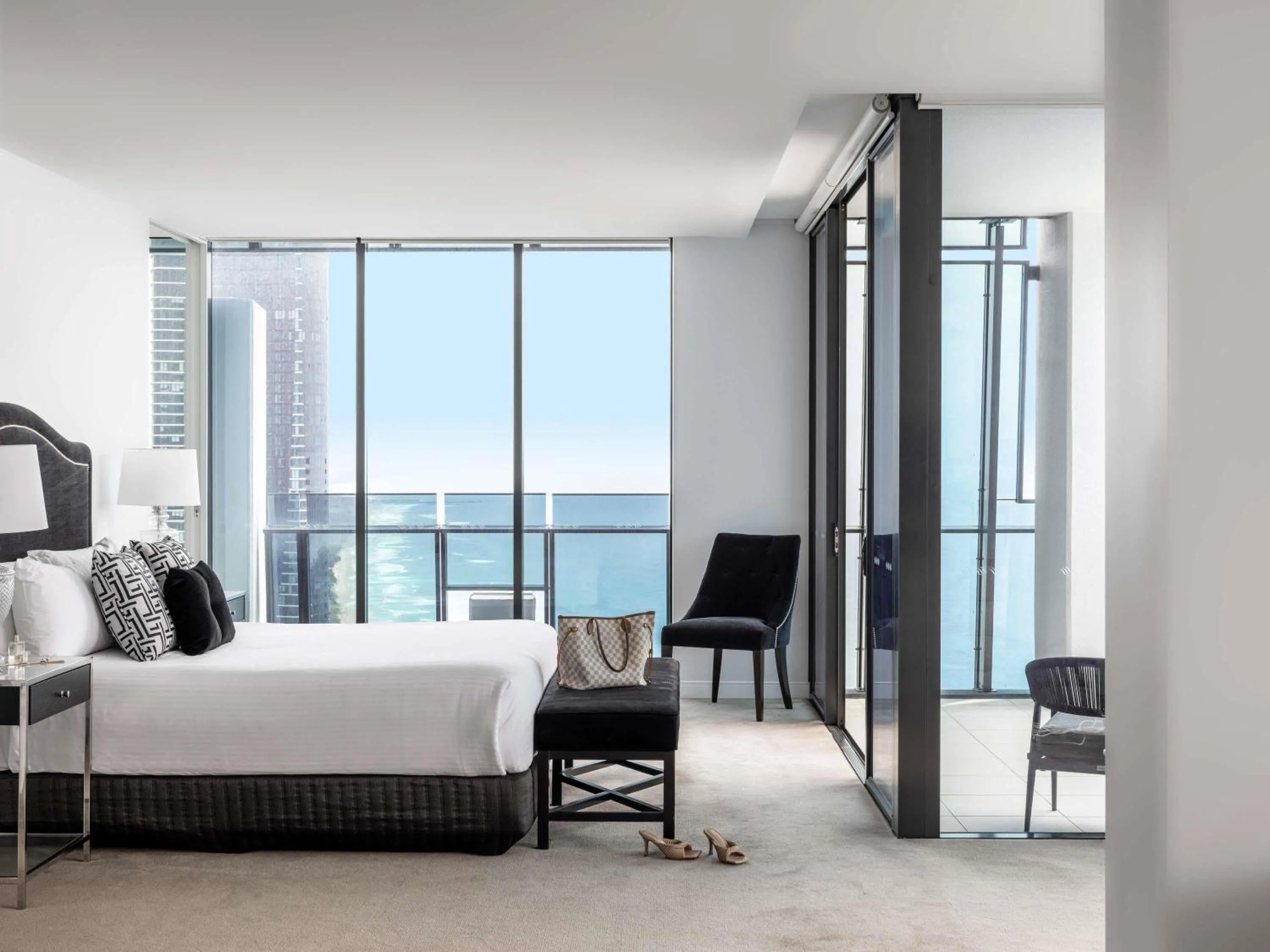 Bedroom, Bed in Peppers Soul Surfers Paradise