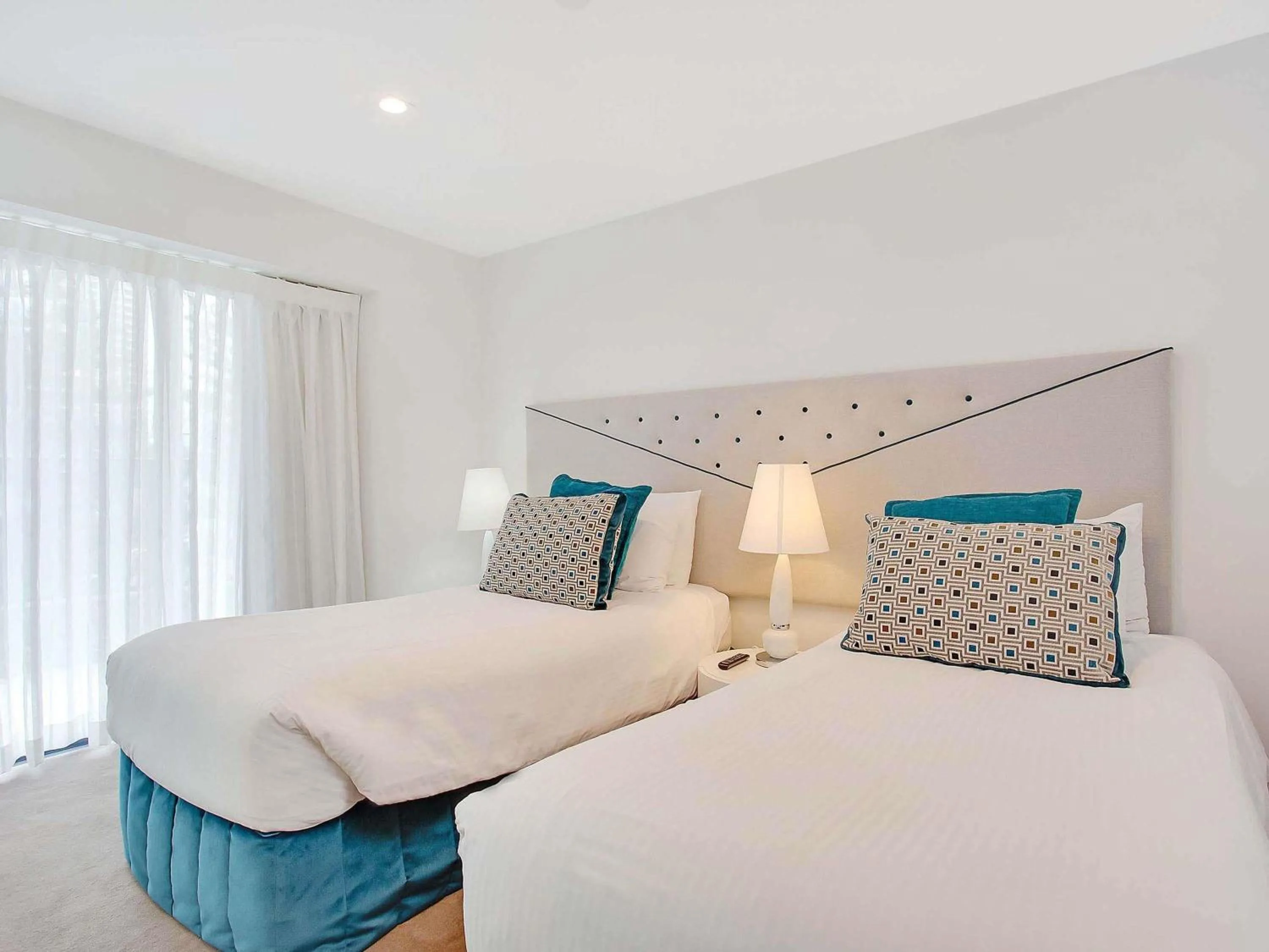 Bedroom, Bed in Peppers Soul Surfers Paradise