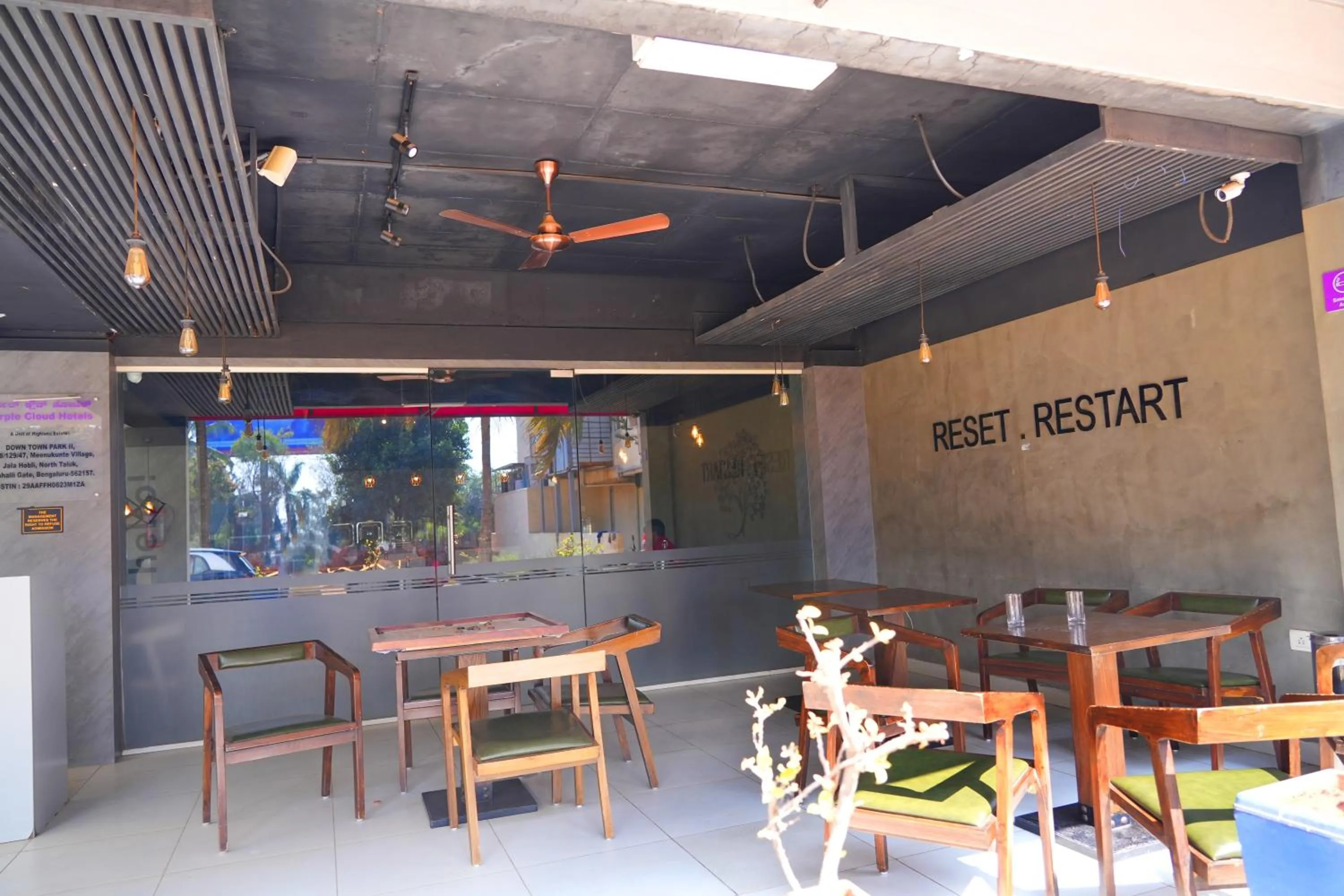 Restaurant/places to eat in Purple Cloud Hotel