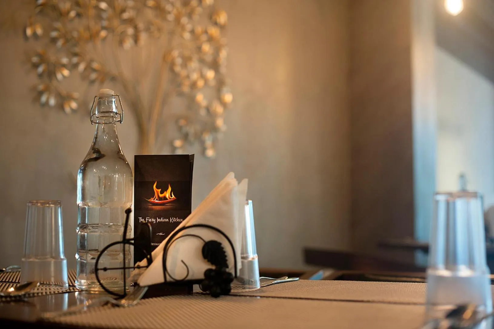 Restaurant/places to eat in Purple Cloud Hotel