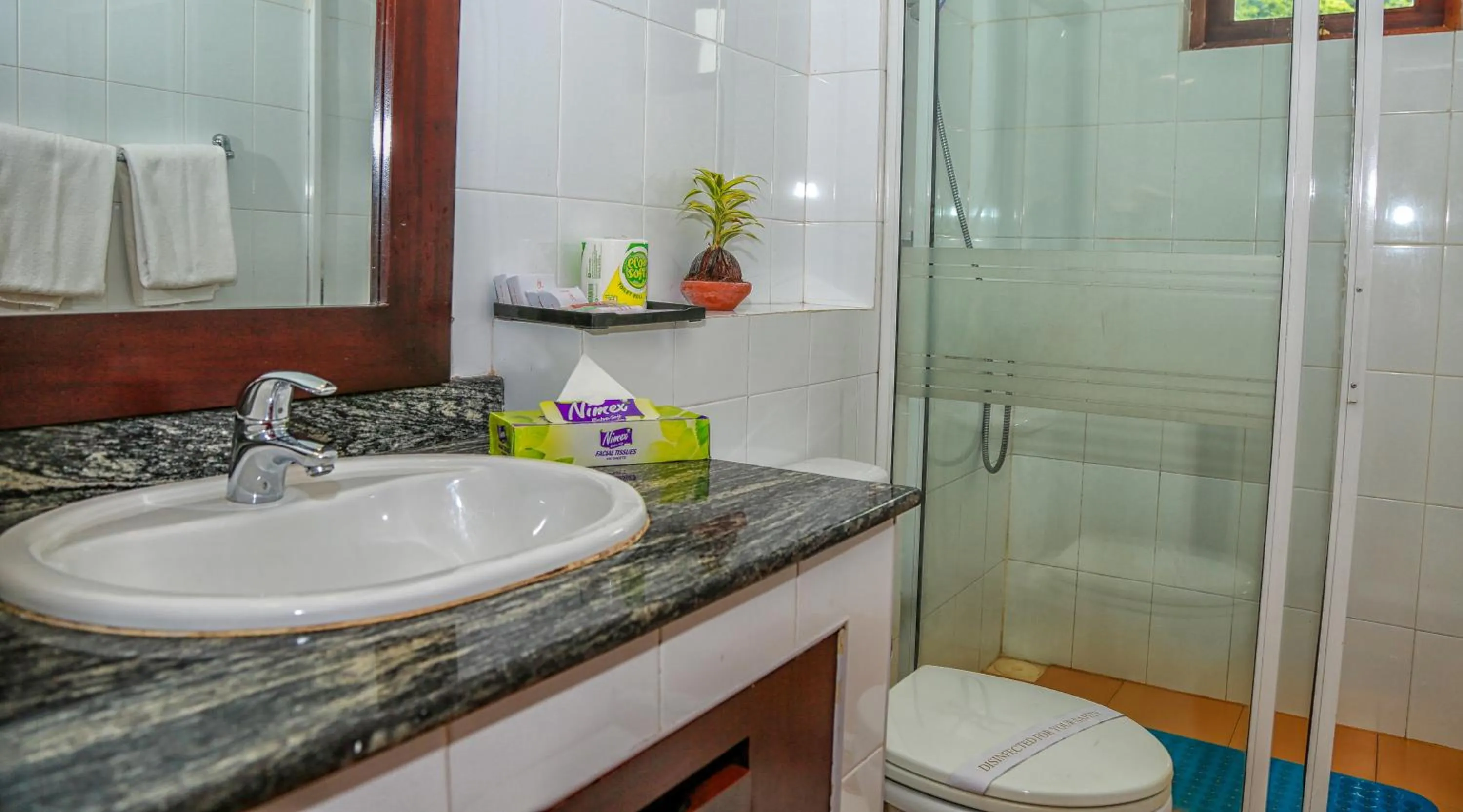 Bathroom in Oak Ray Serene Garden Hotel