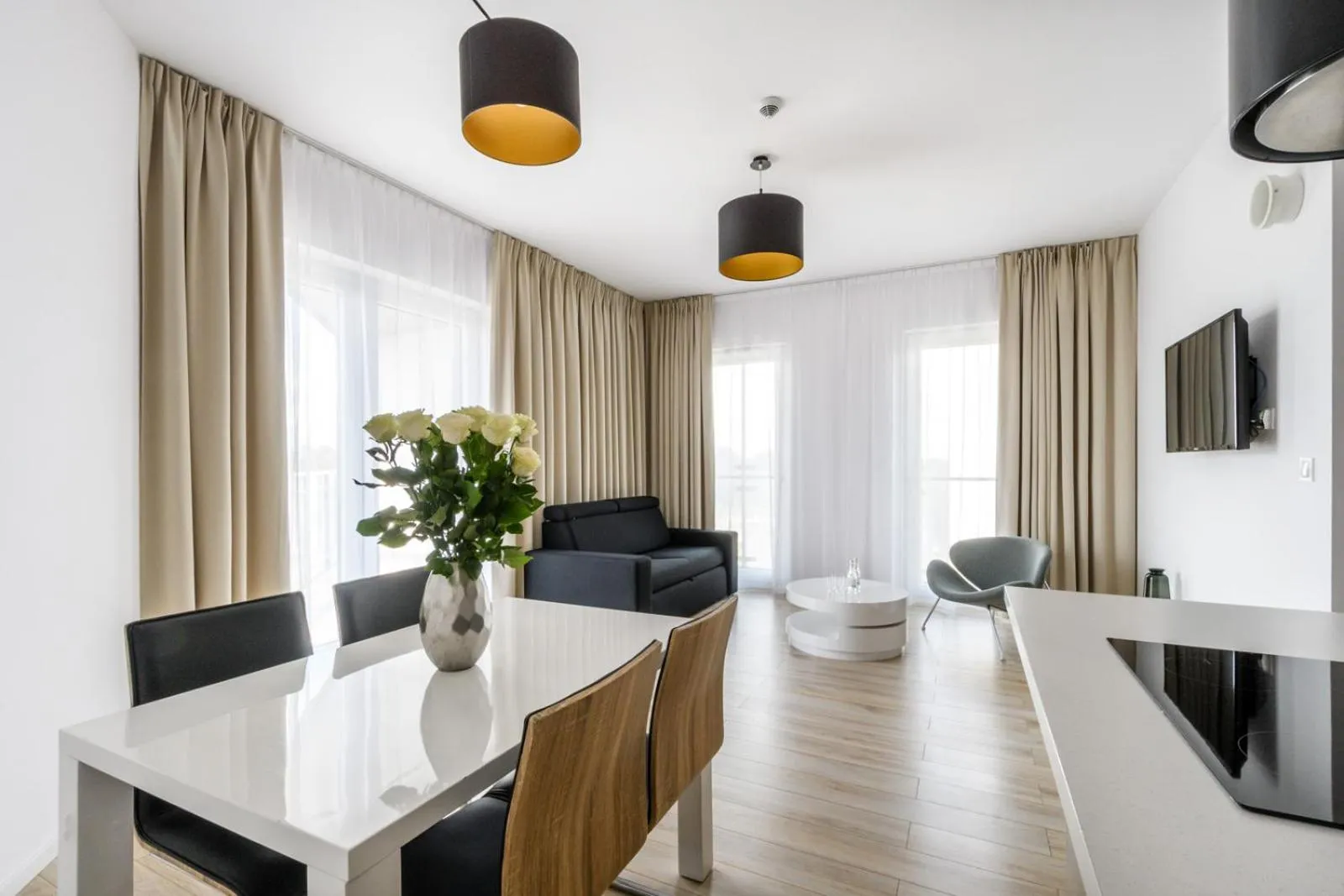 Communal lounge/ TV room in Varsovia Apartamenty Kasprzaka