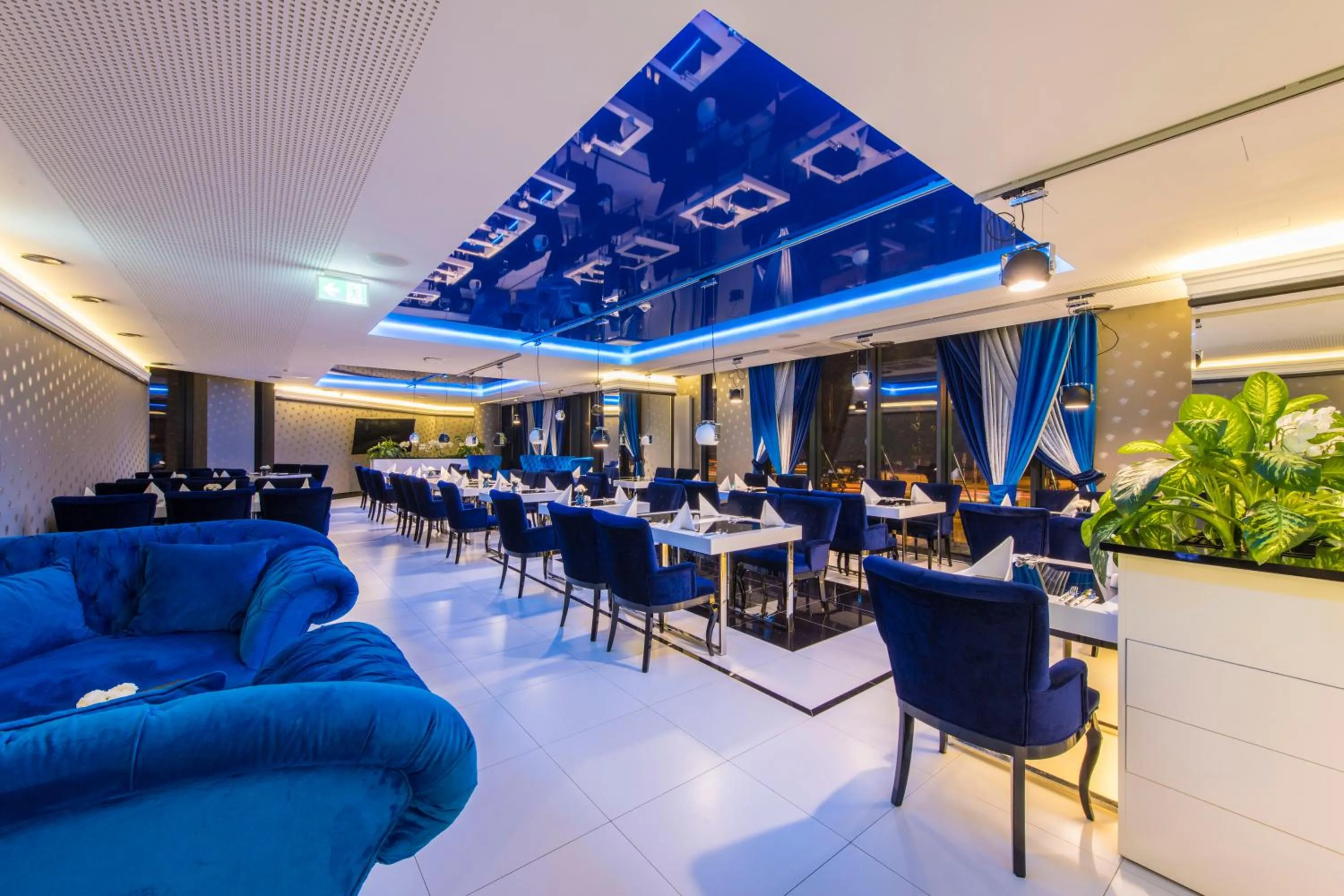 Restaurant/places to eat in Varsovia Apartamenty Kasprzaka