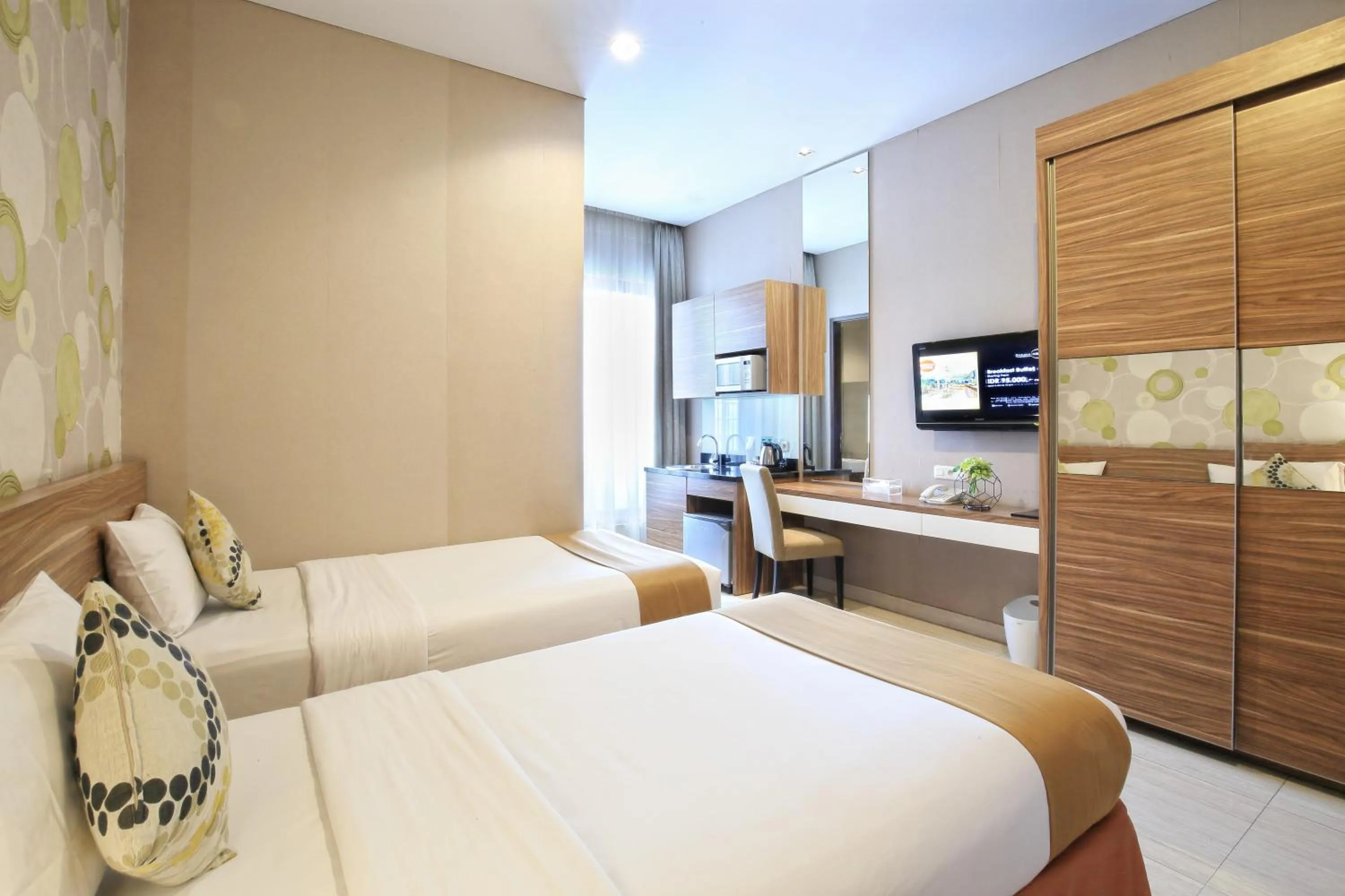 Photo of the whole room, Bed in Rasuna Icon Hotel