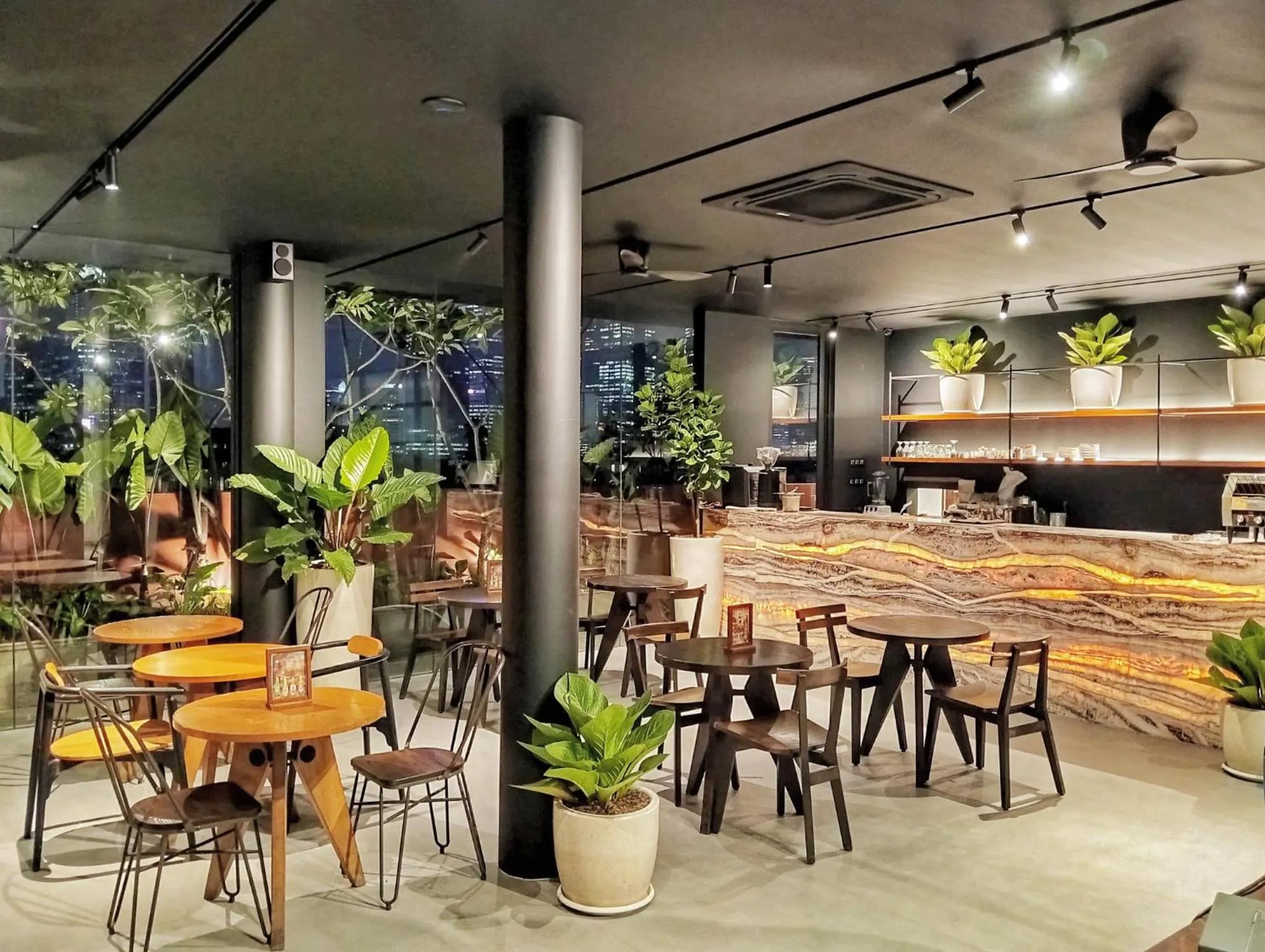 Restaurant/places to eat in Rasuna Icon Hotel