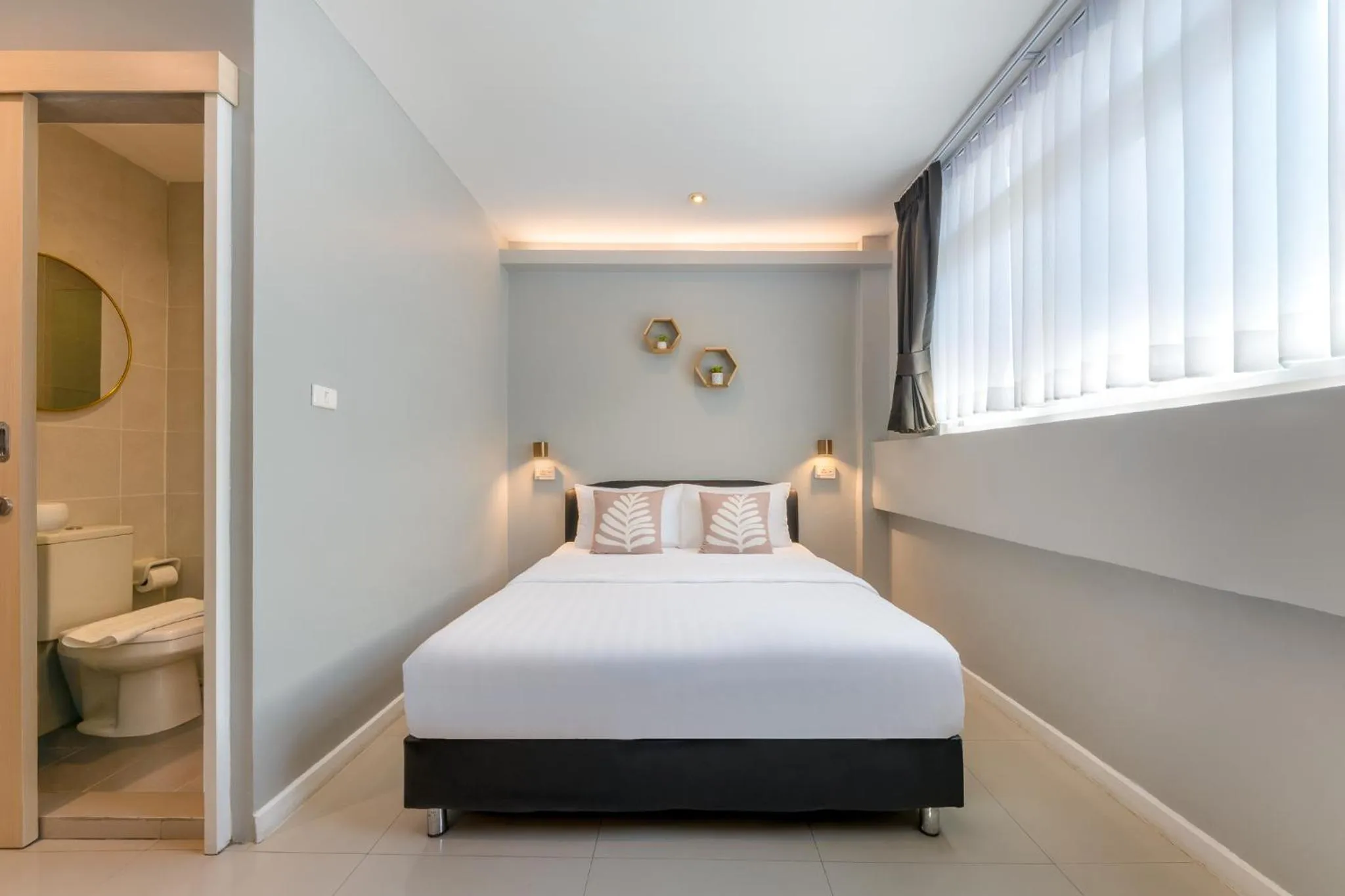 Bedroom, Bed in At Hua Lamphong Hotel