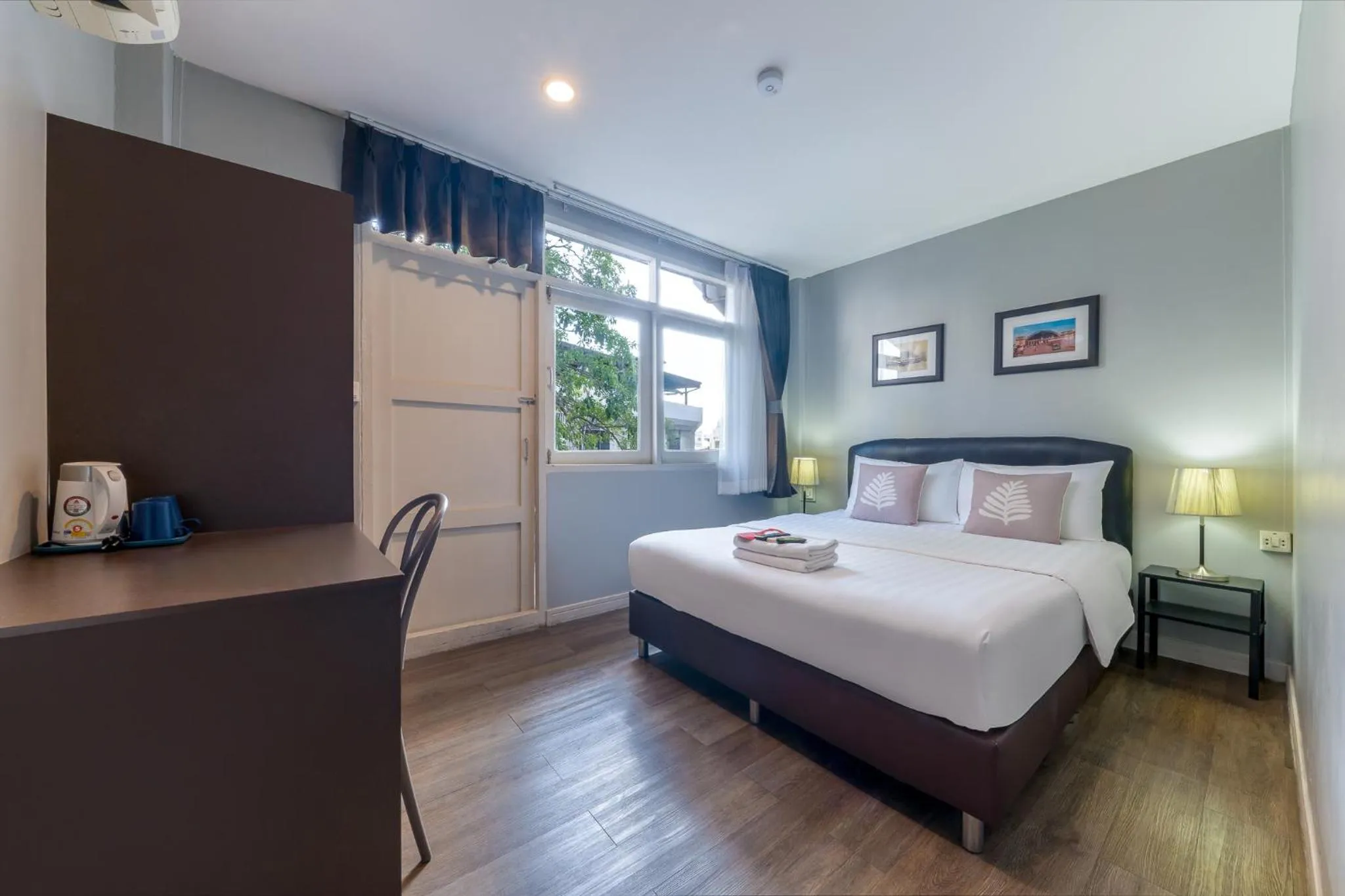 Bedroom, Bed in At Hua Lamphong Hotel