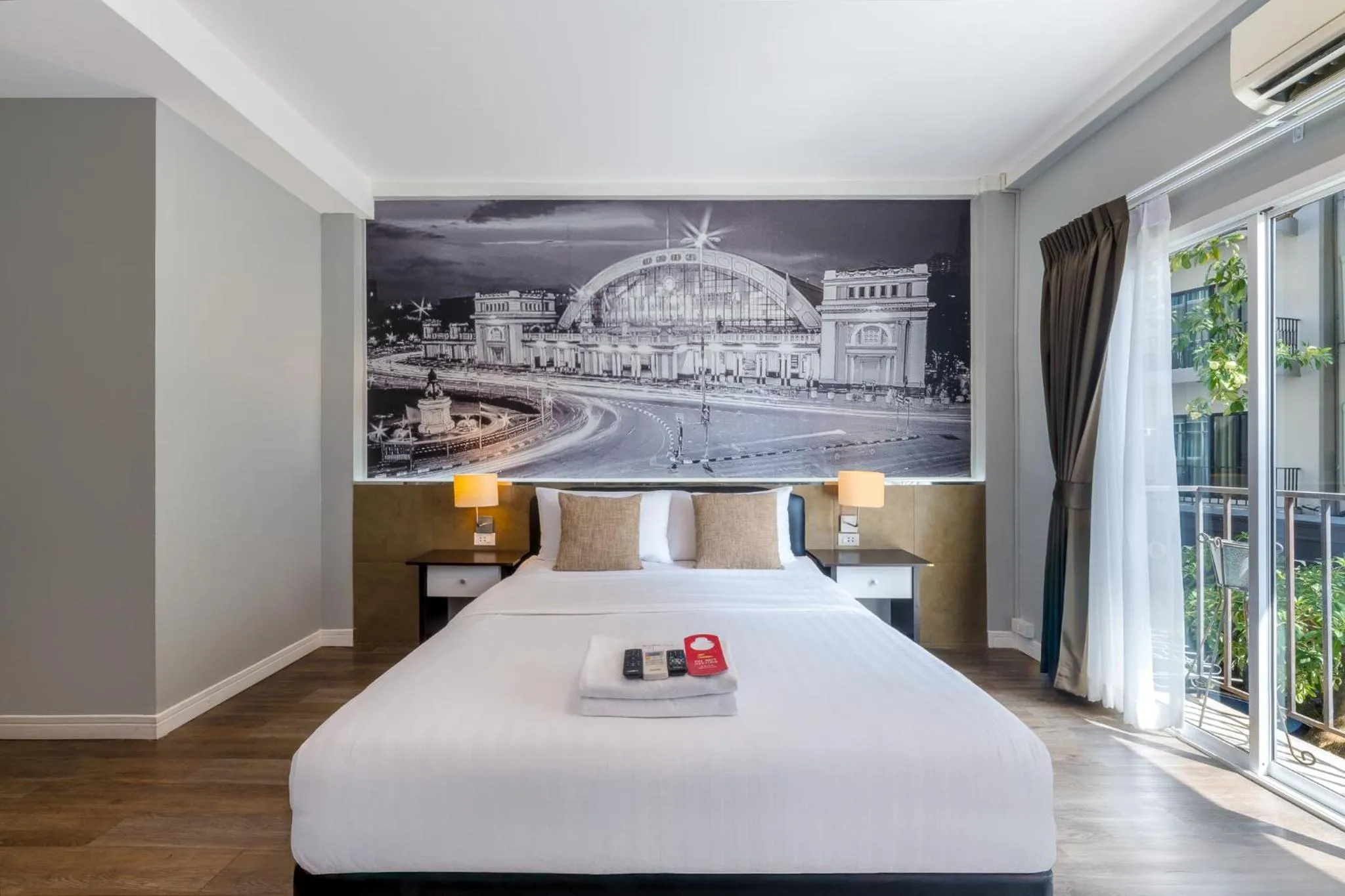 Bedroom, Bed in At Hua Lamphong Hotel