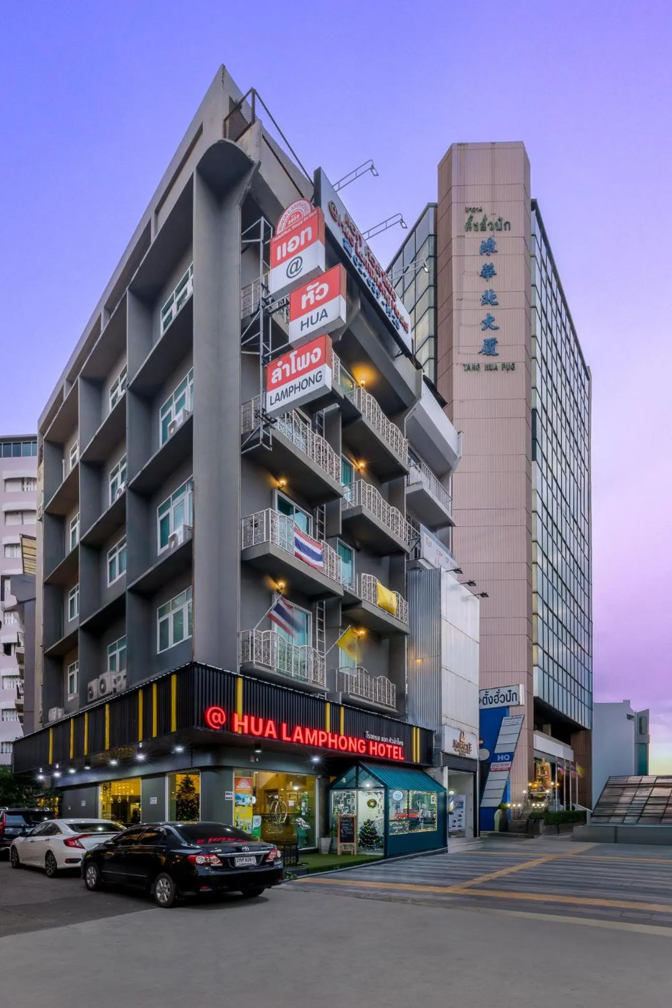Property building in At Hua Lamphong Hotel