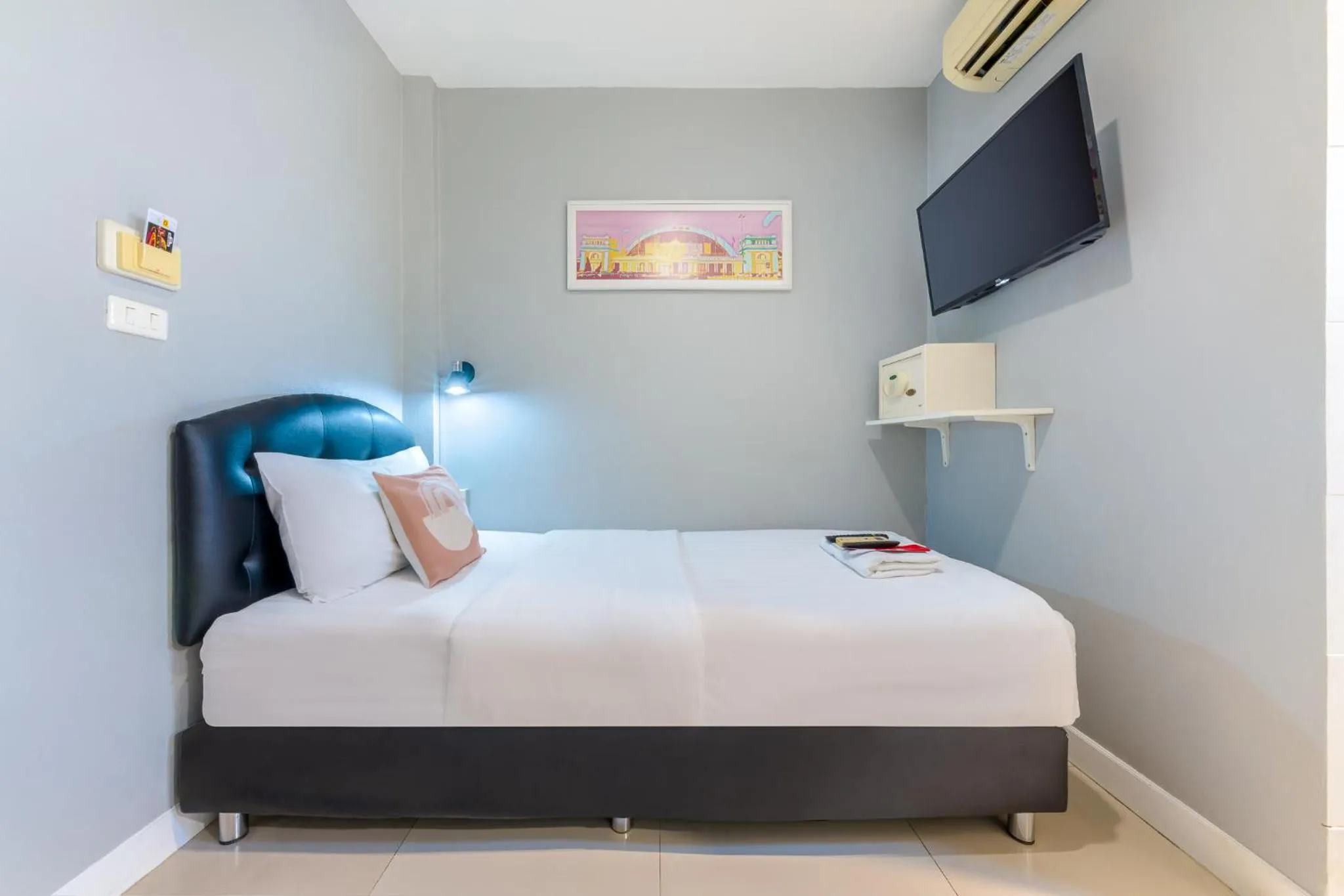 Bedroom, Bed in At Hua Lamphong Hotel