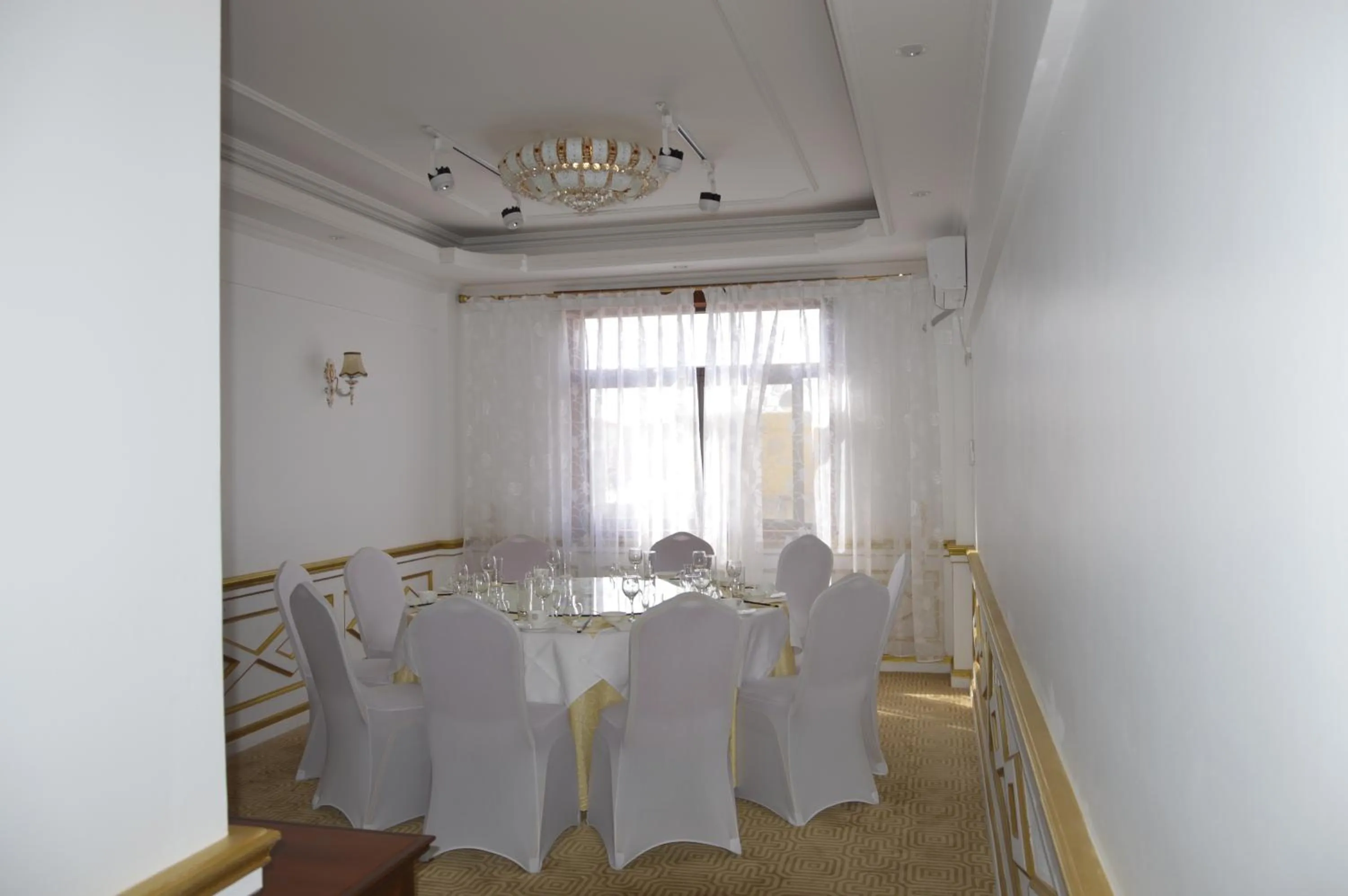 Restaurant/places to eat in Asia & Africa Hôtel