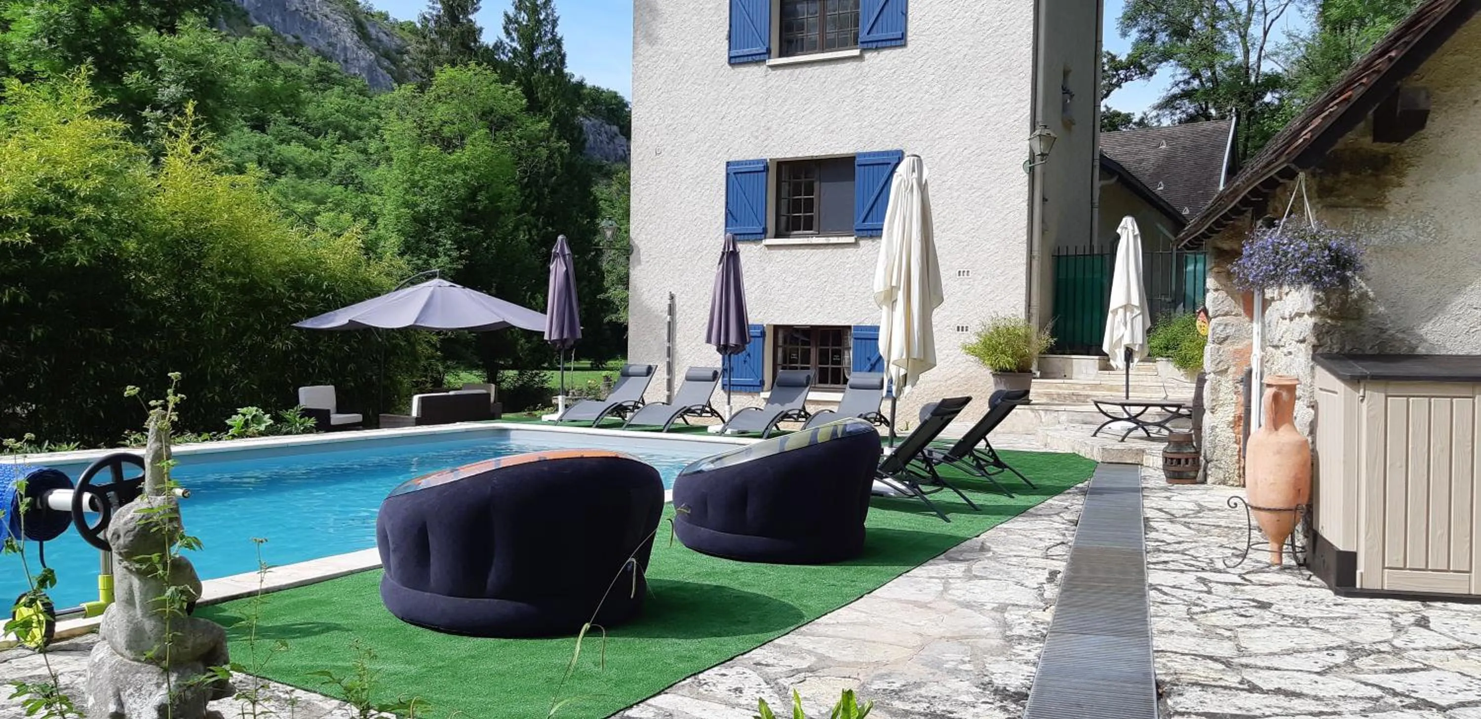 Swimming pool in Moulin de Bénédicty
