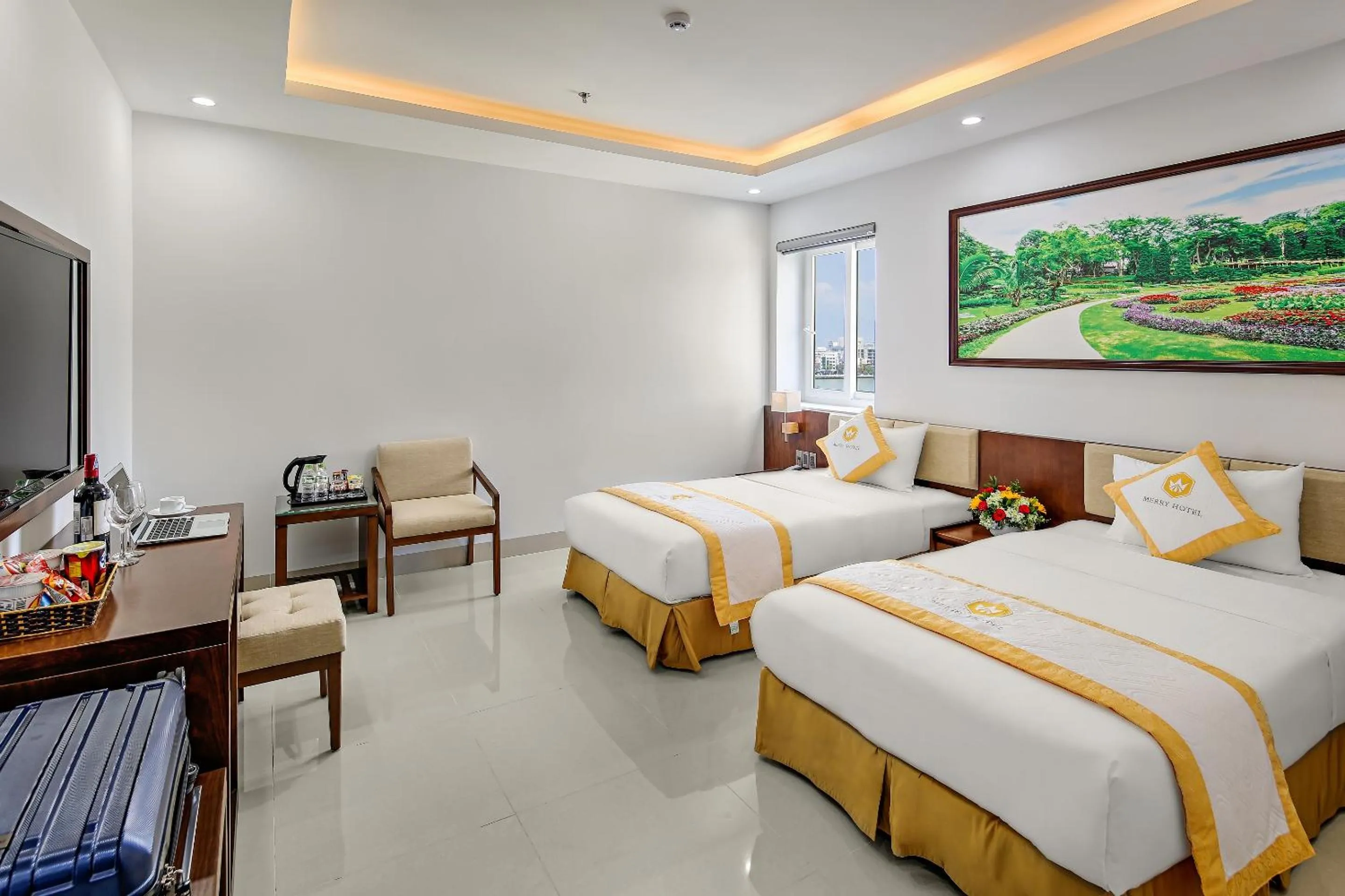 Photo of the whole room, Bed in Merry Hotel