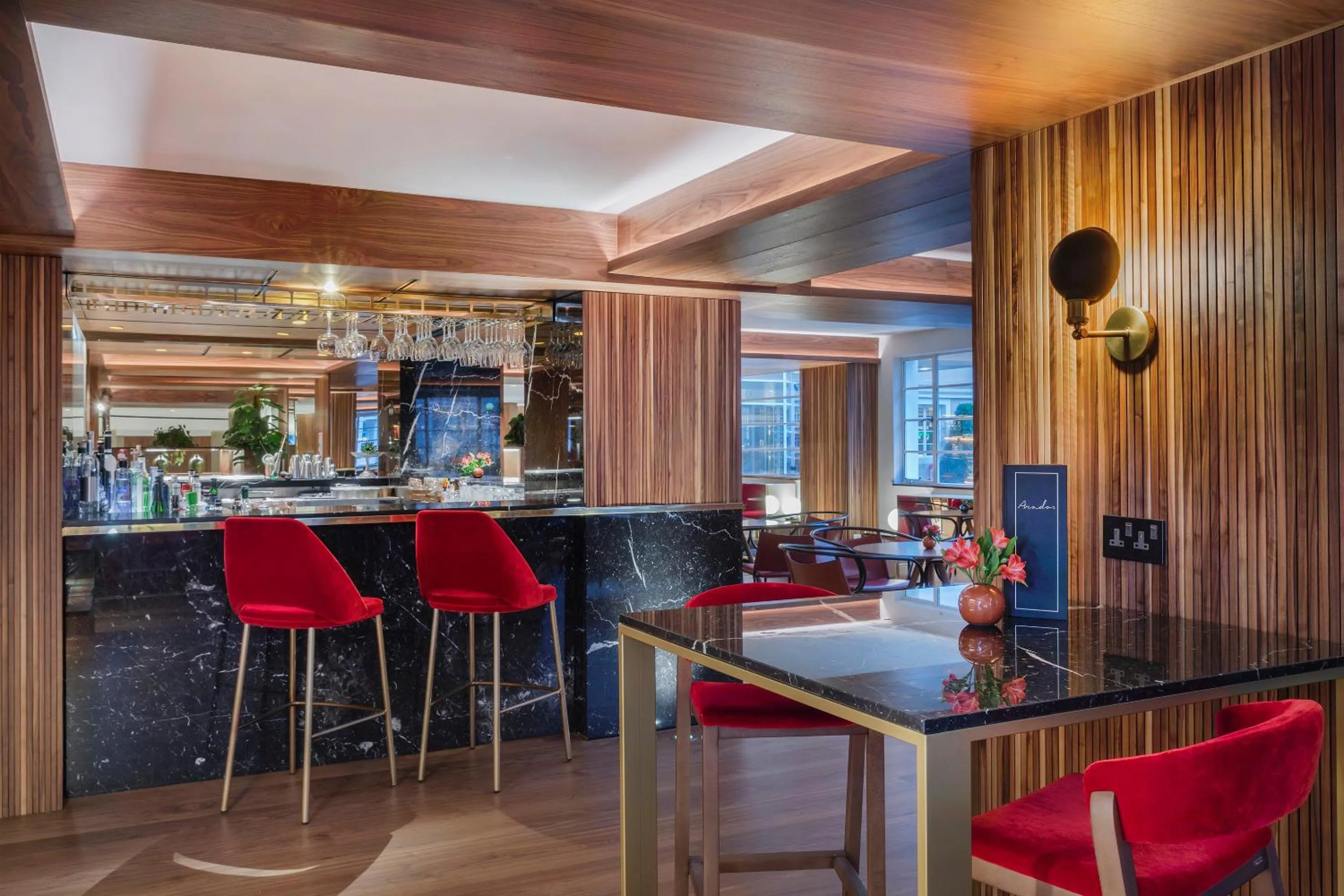 Lounge or bar in Meliá White House Hotel Apartments