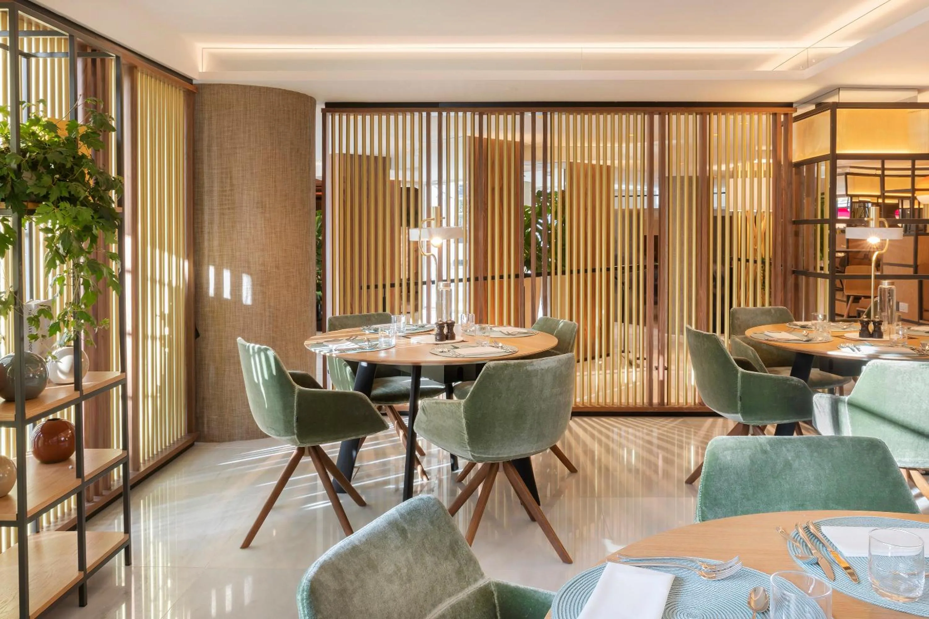 Restaurant/places to eat in Meliá White House Hotel Apartments