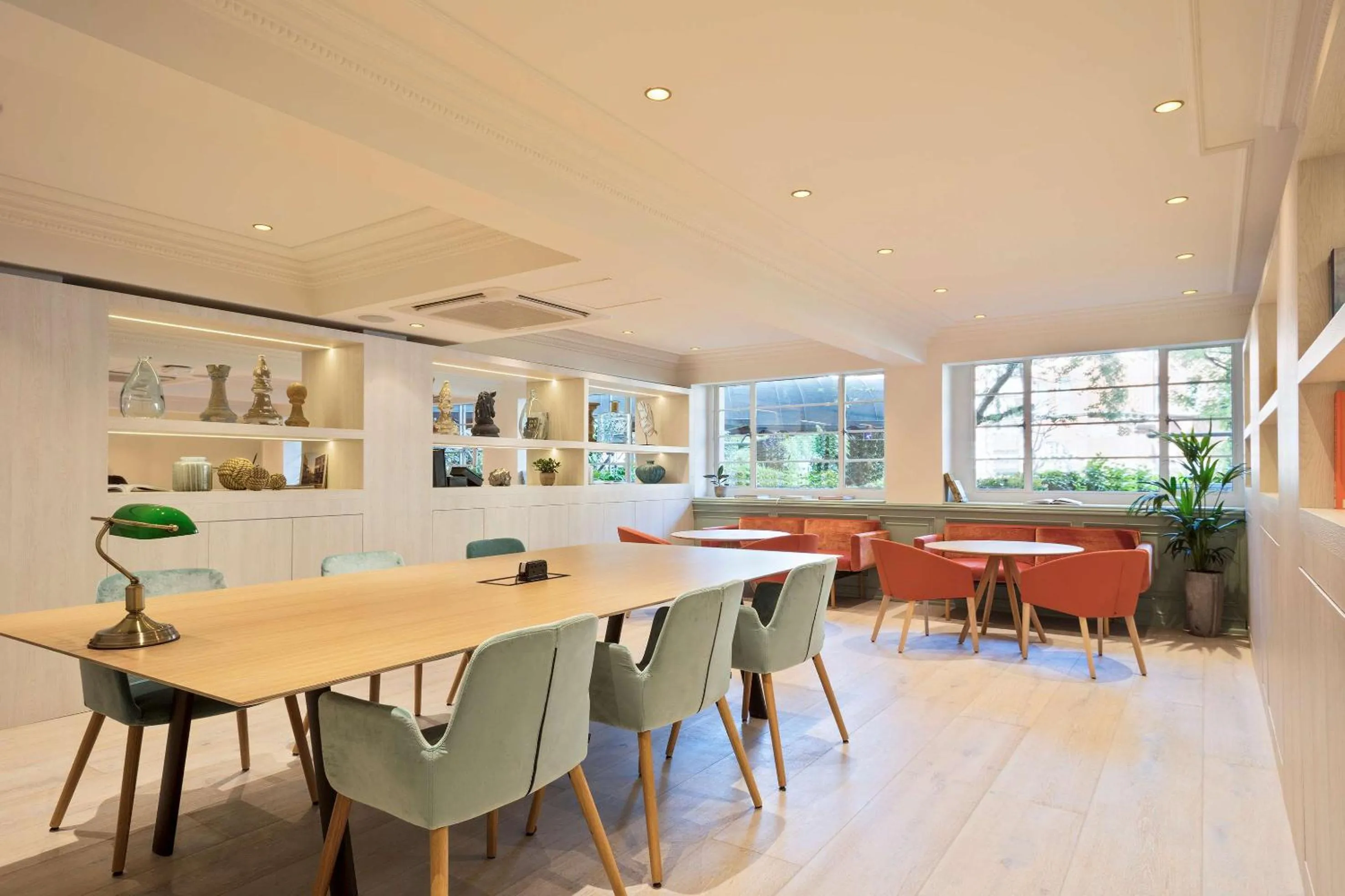 Lounge or bar in Meliá White House Hotel Apartments