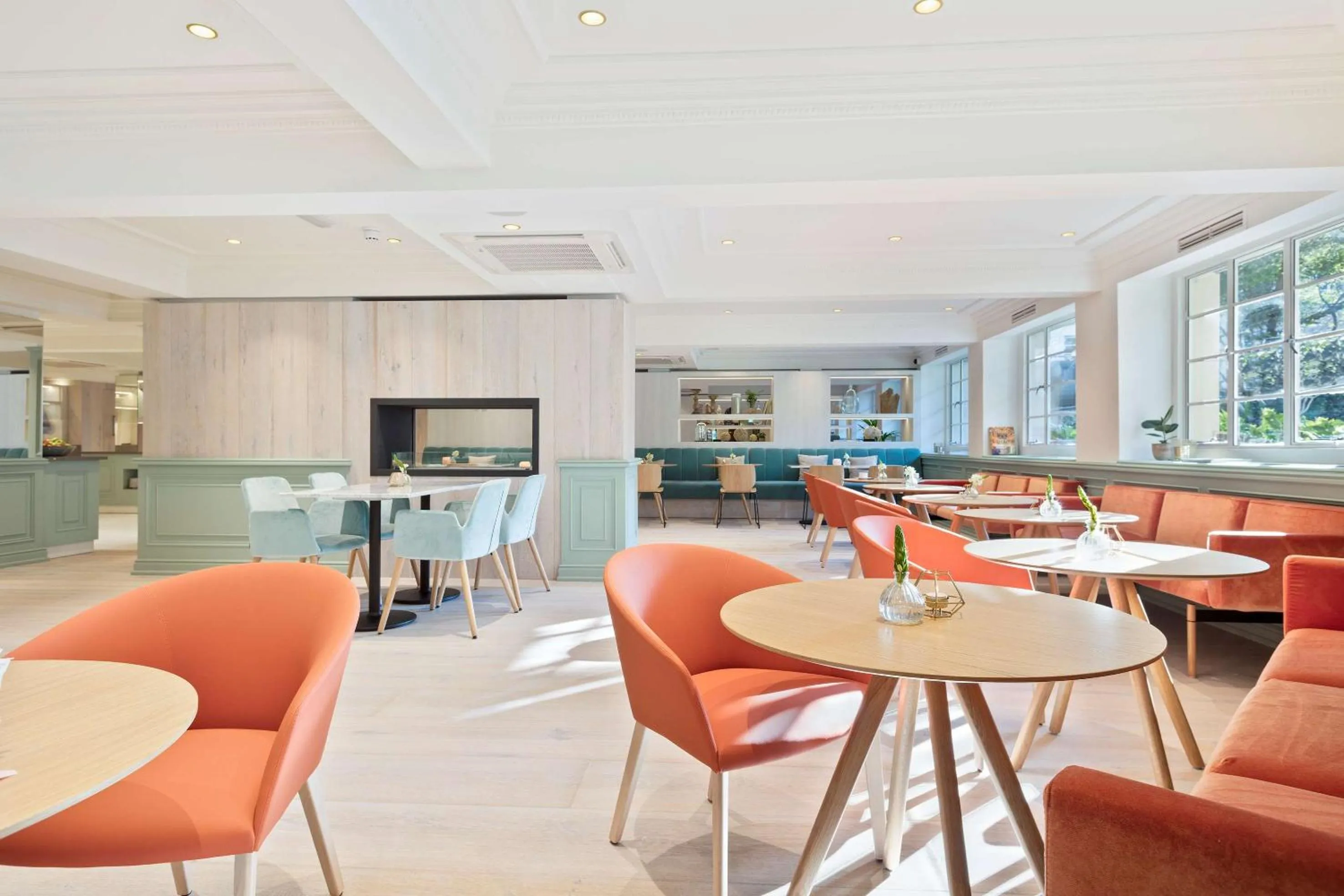 Lounge or bar in Meliá White House Hotel Apartments