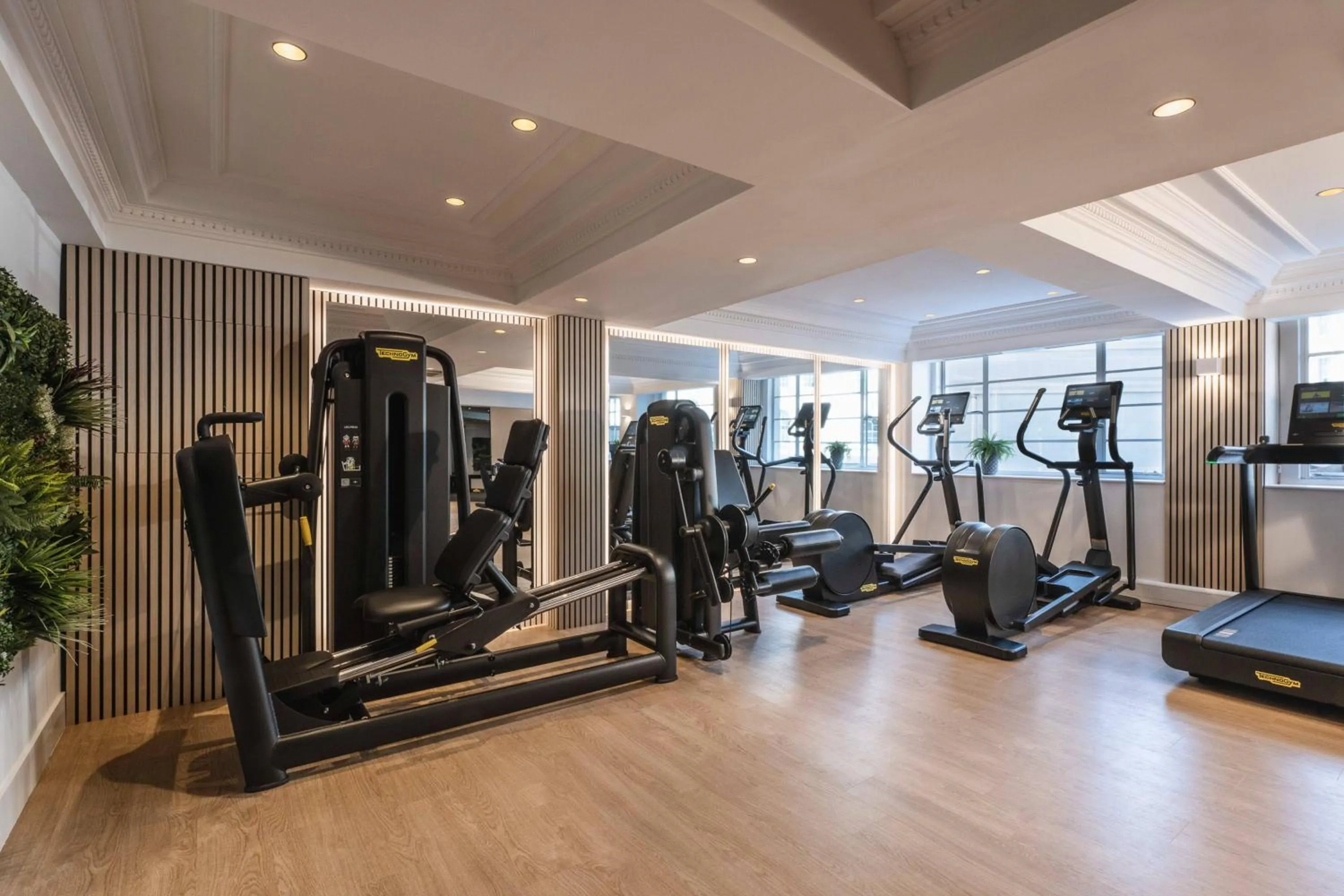 Fitness centre/facilities in Meliá White House Apartments