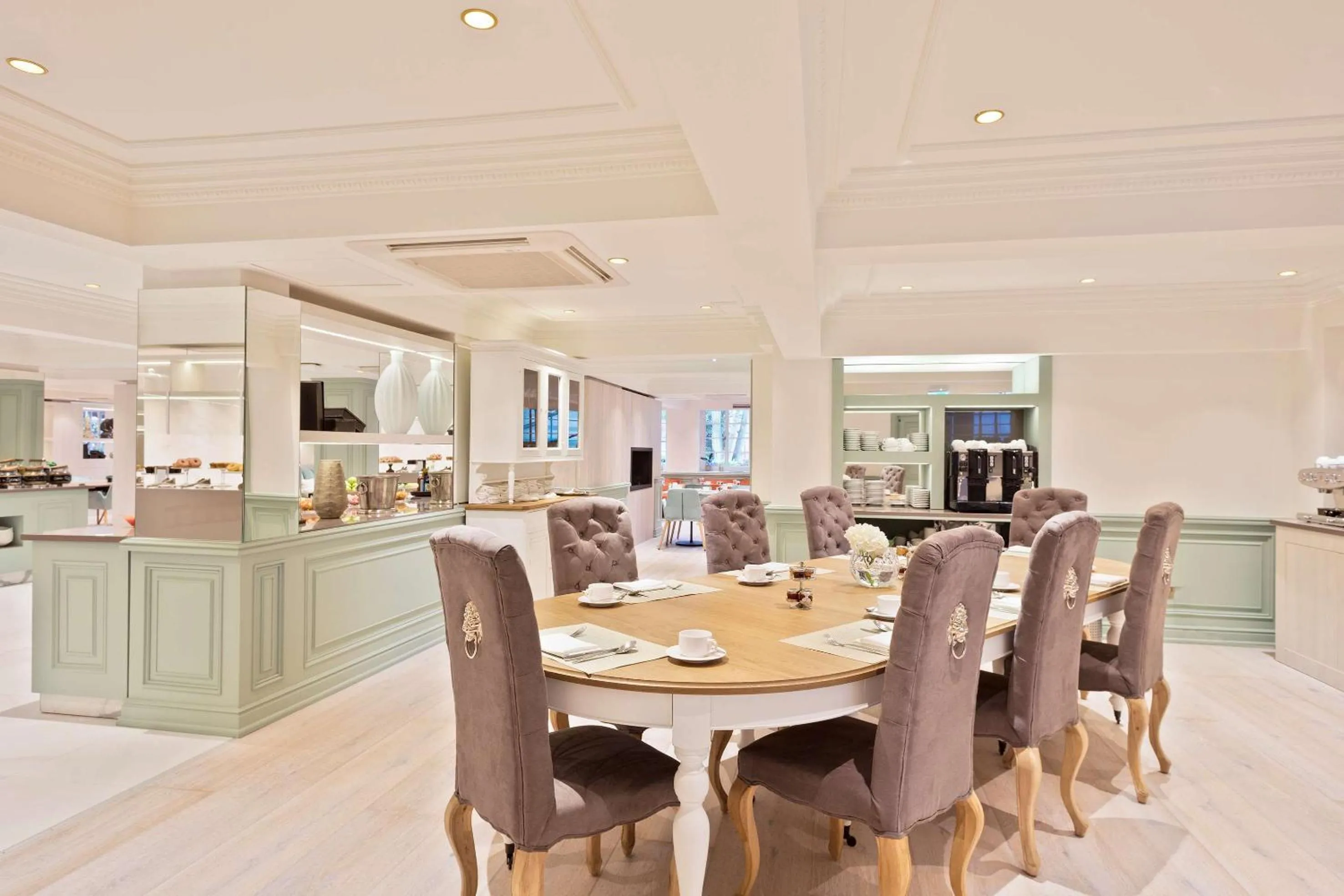 Lounge or bar in Meliá White House Hotel Apartments