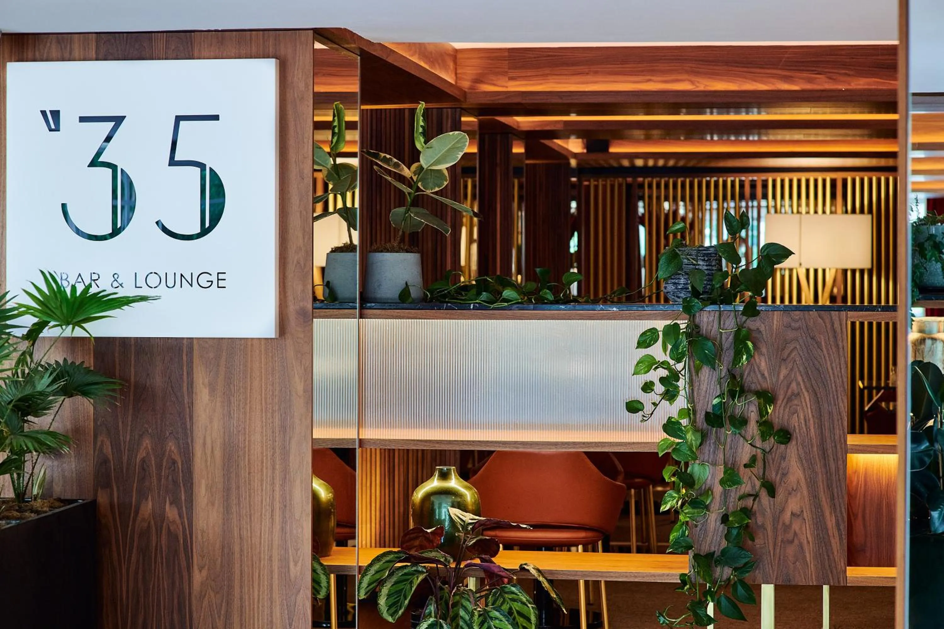 Restaurant/places to eat in Meliá White House Hotel Apartments