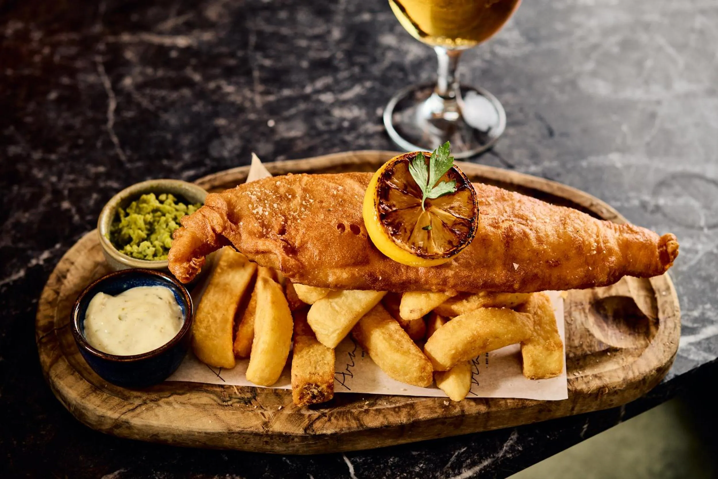 Restaurant/places to eat in Meliá White House Hotel Apartments