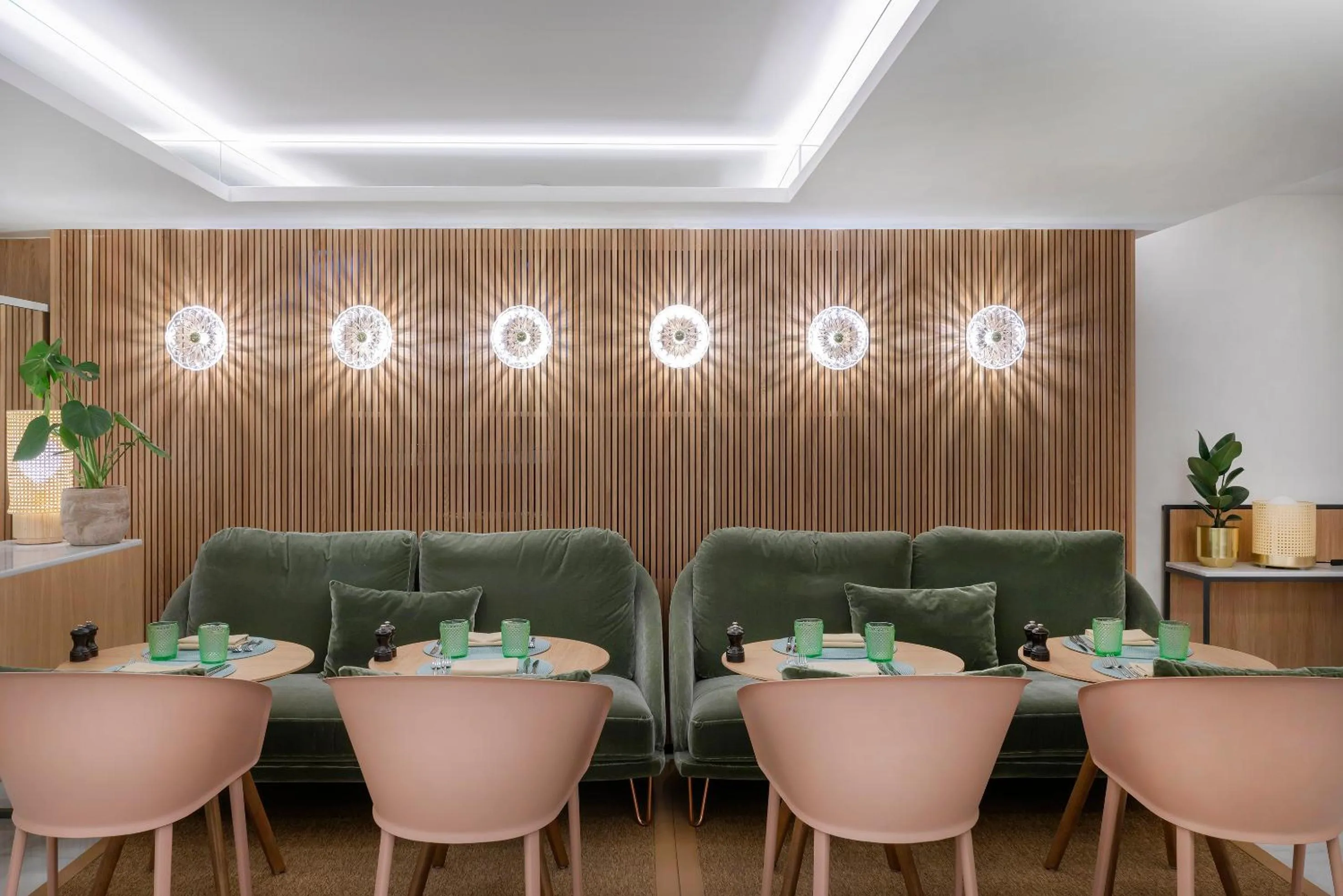 Restaurant/places to eat in Meliá White House Hotel Apartments