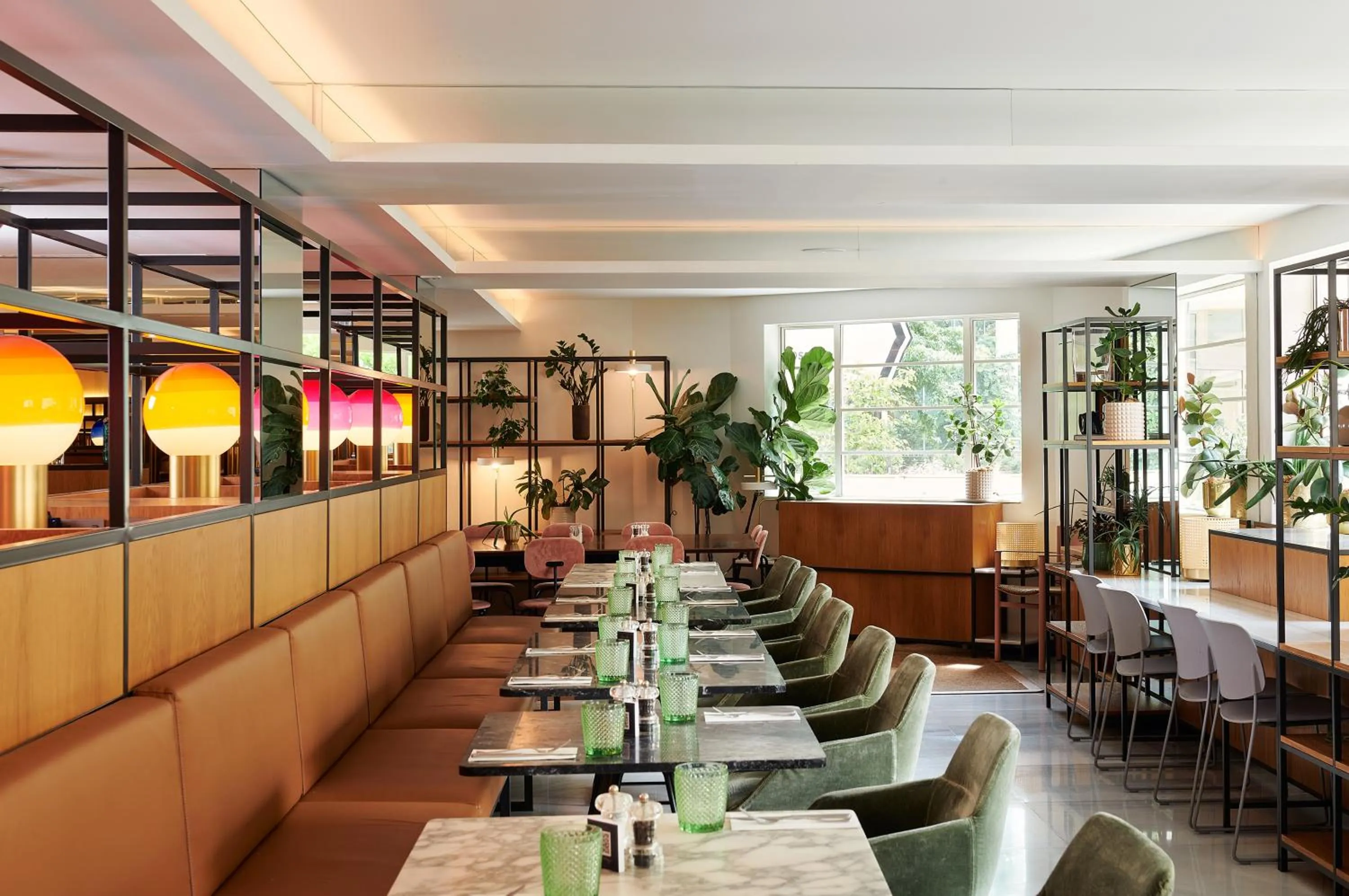 Restaurant/places to eat in Meliá White House Hotel Apartments