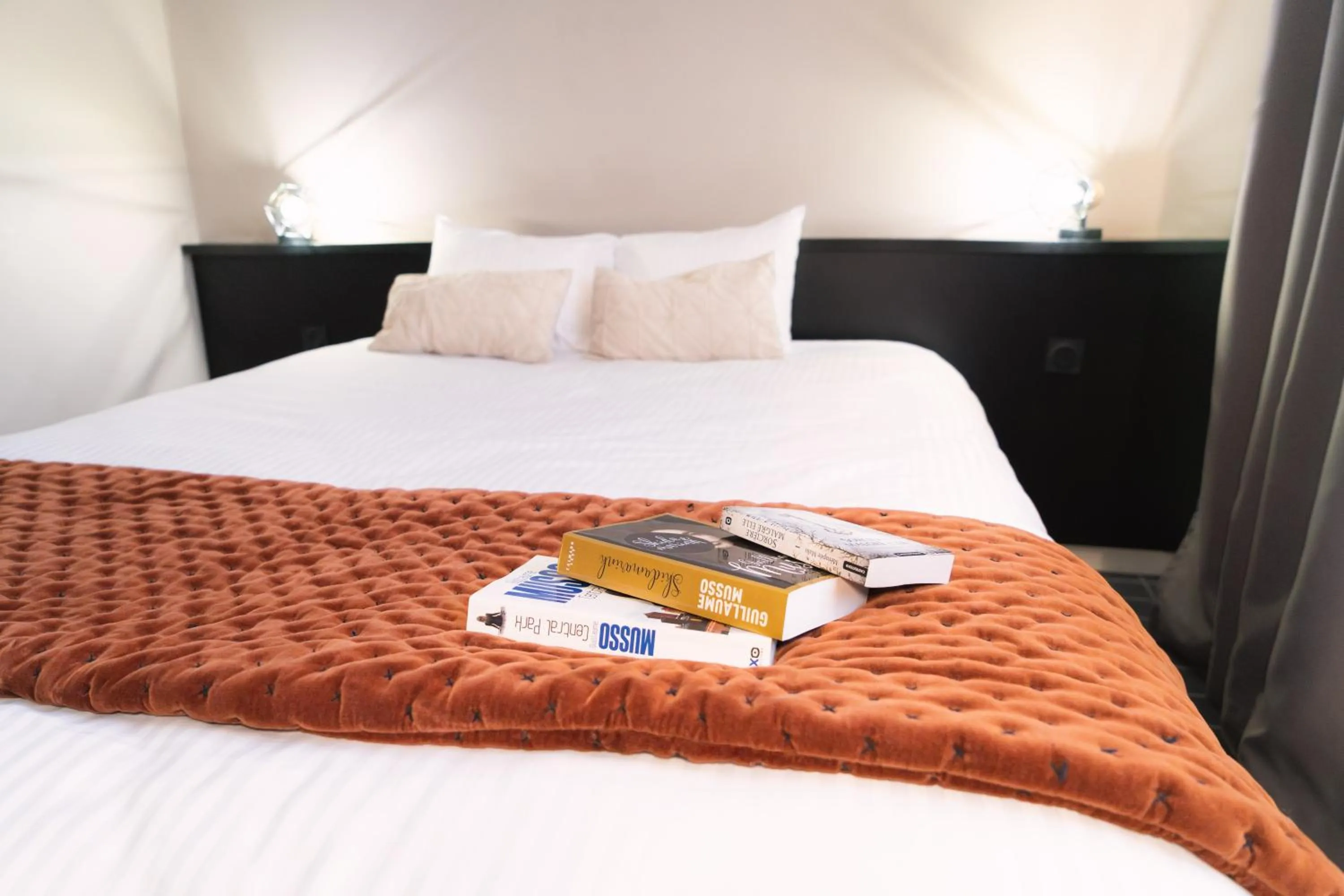 Bed in Hôtel du Beffroi Gravelines Dunkerque