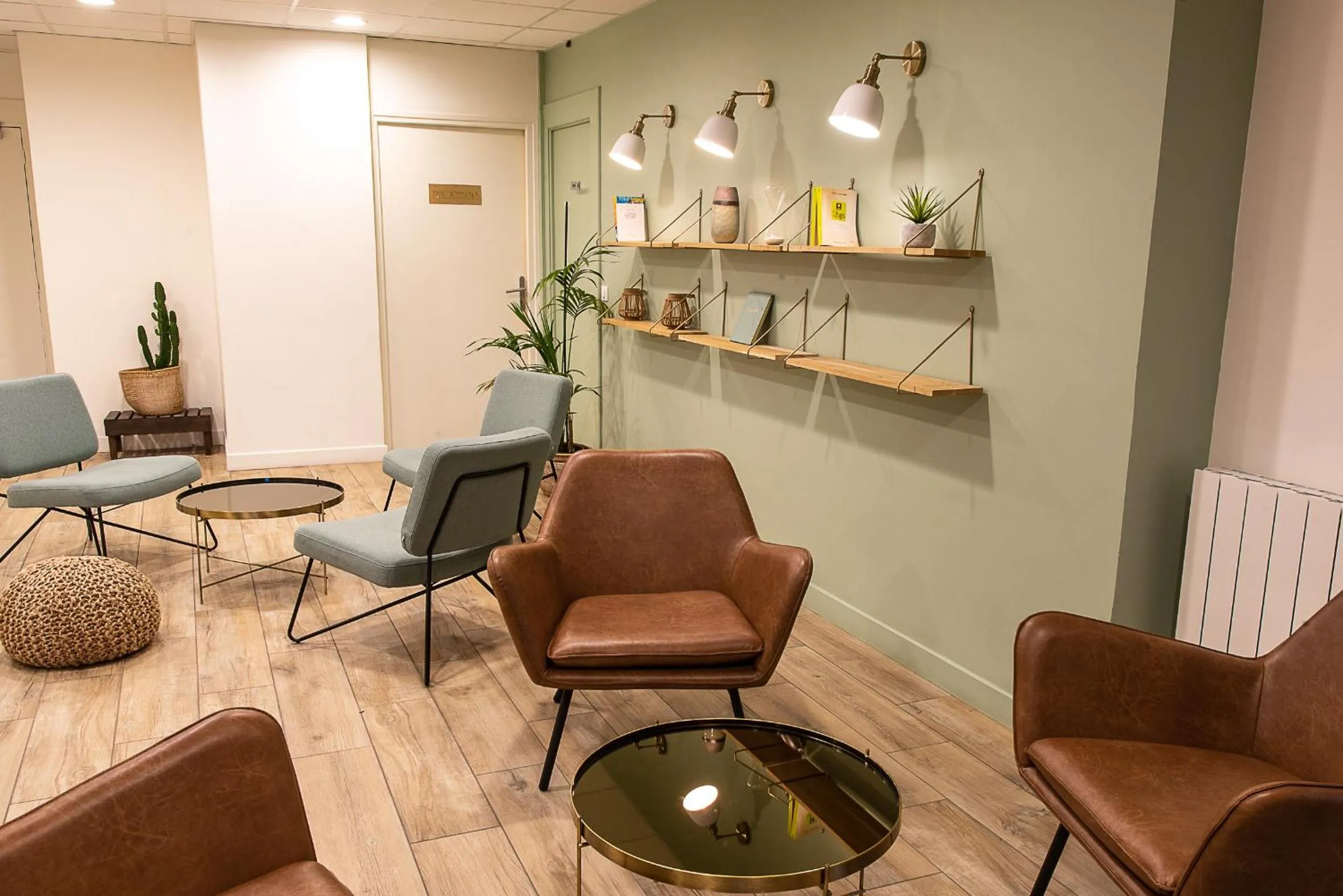 Communal lounge/ TV room in Hôtel du Beffroi Gravelines Dunkerque