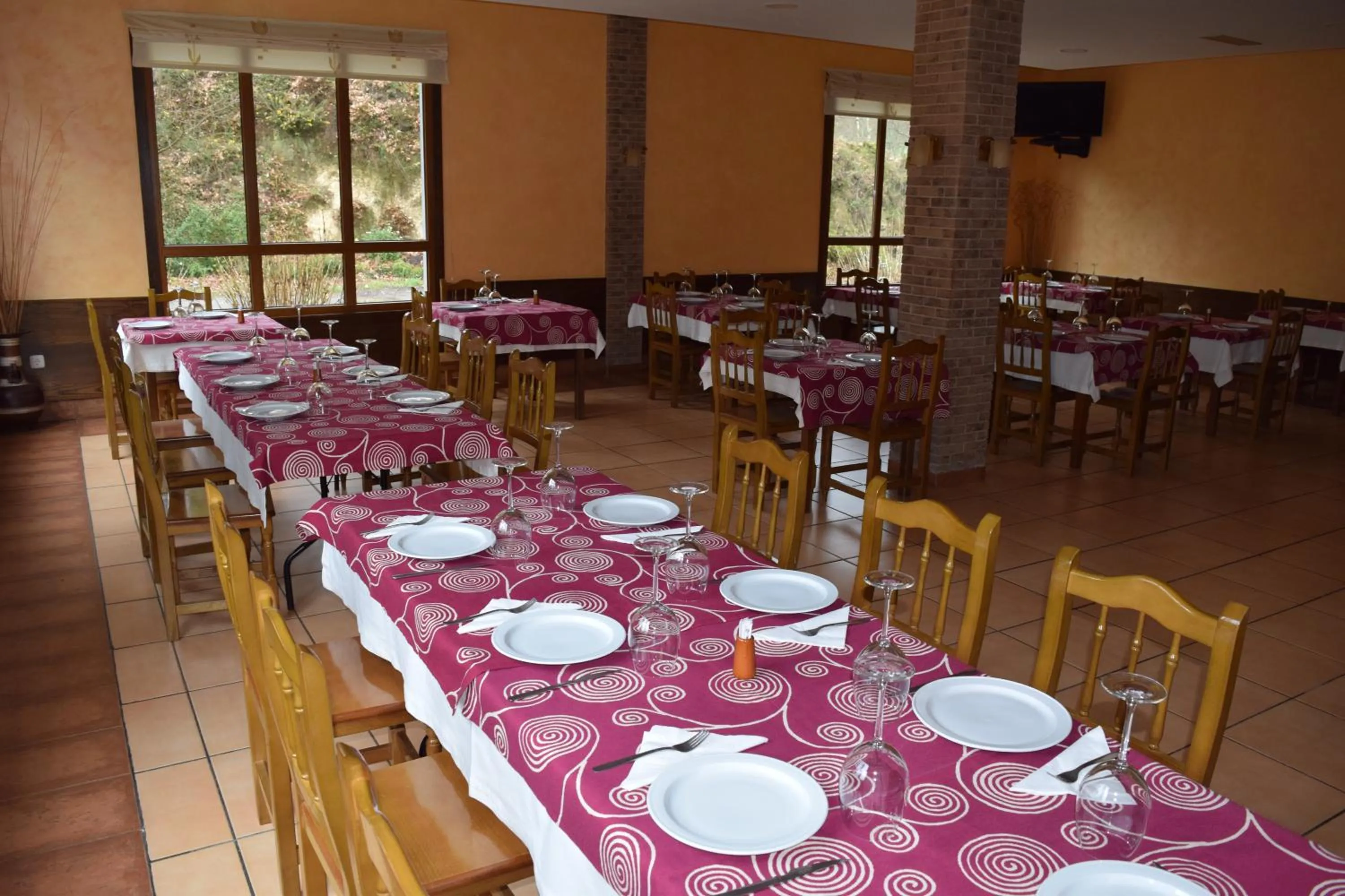 Restaurant/places to eat in Hotel Restaurante Val
