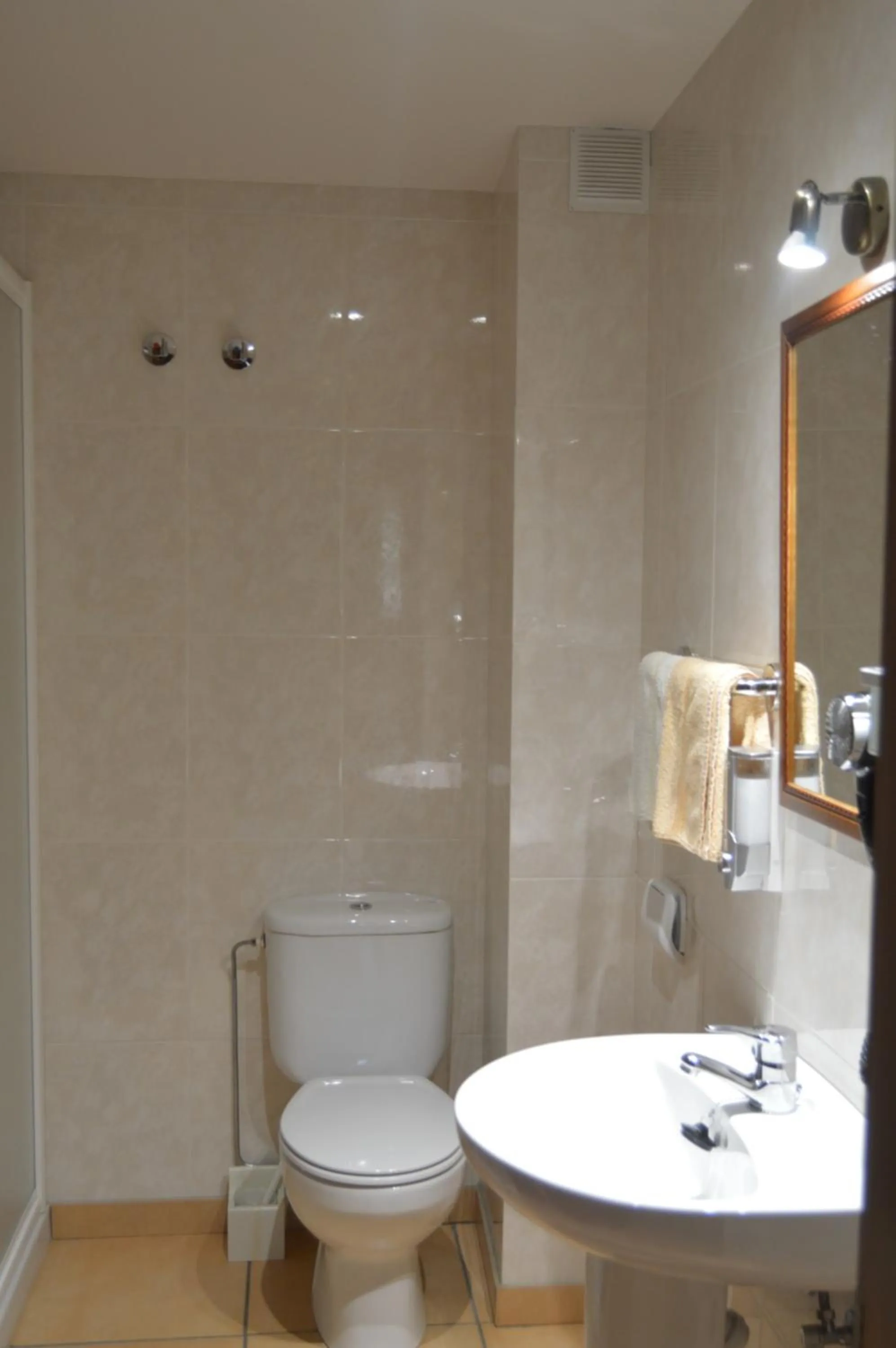 Bathroom in Hotel Restaurante Val