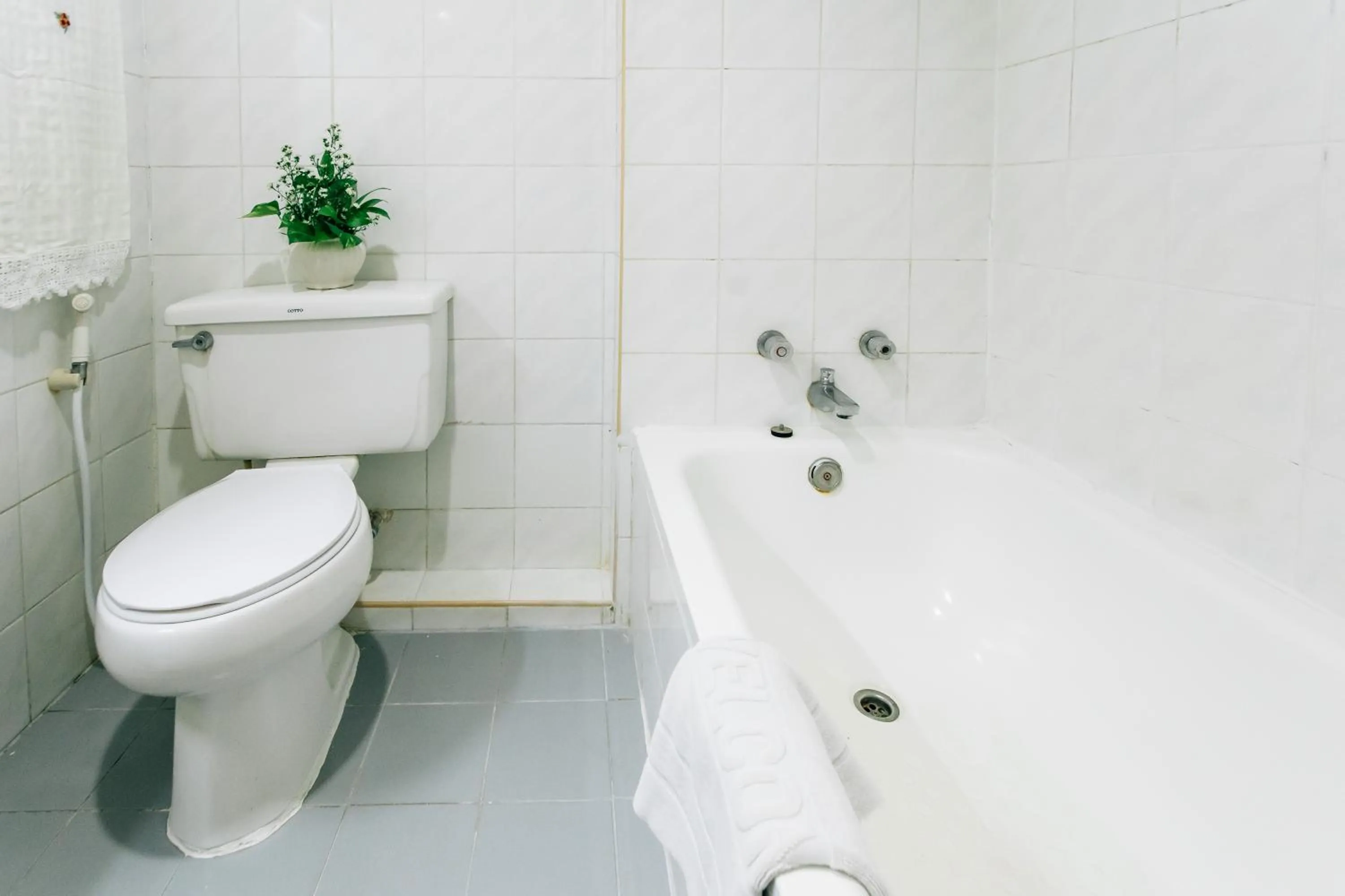 Bathroom in Sinkiat Thani Hotel