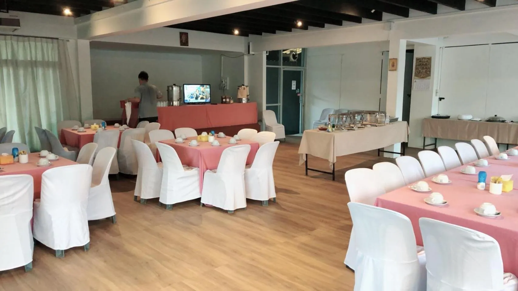 Restaurant/places to eat in Sinkiat Thani Hotel