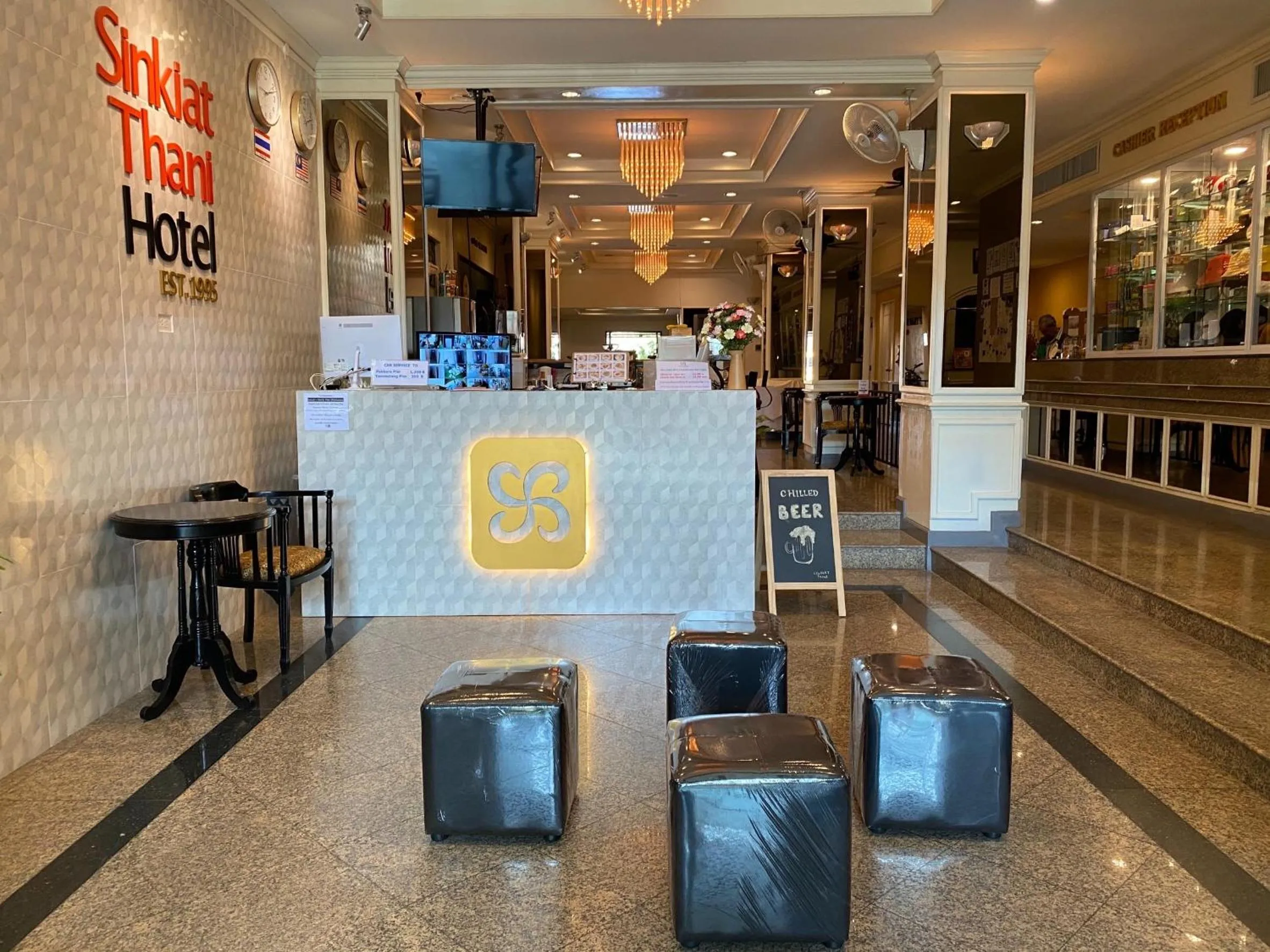 Lobby or reception in Sinkiat Thani Hotel