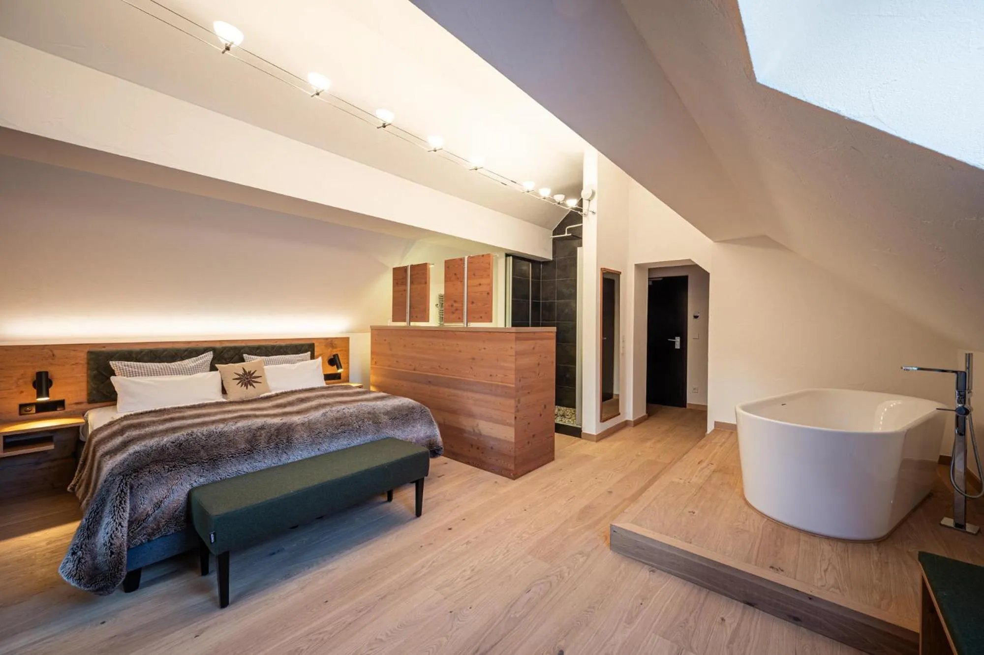 Photo of the whole room, Bed in Alpin Lifestyle Hotel Löwen & Strauss