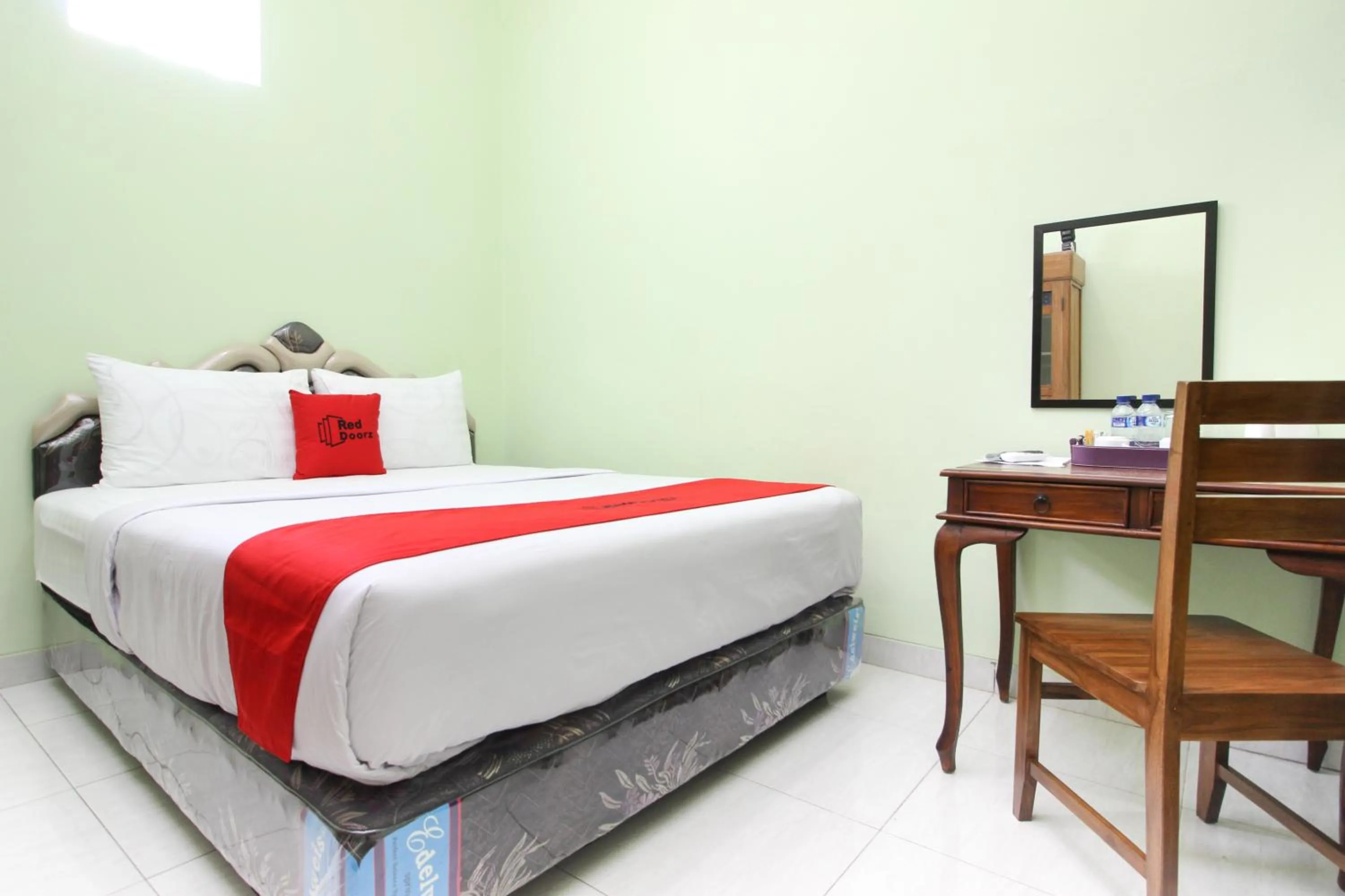 Bedroom in RedDoorz Plus near Taman Sari