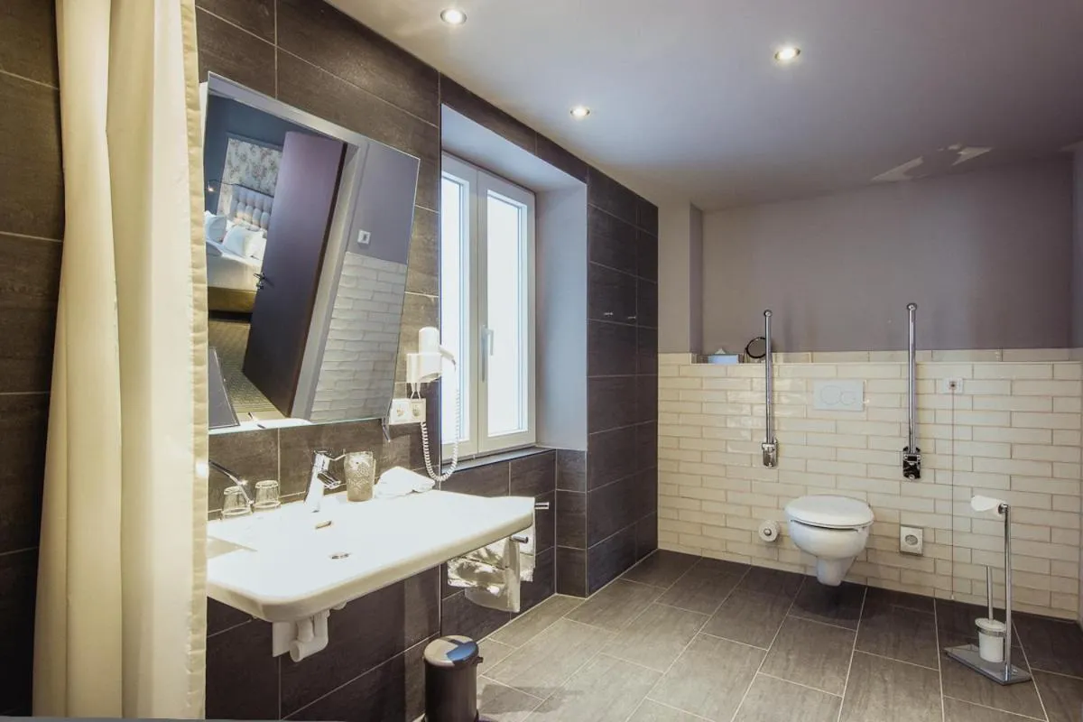 Hotel Goldene Traube - by Neugart