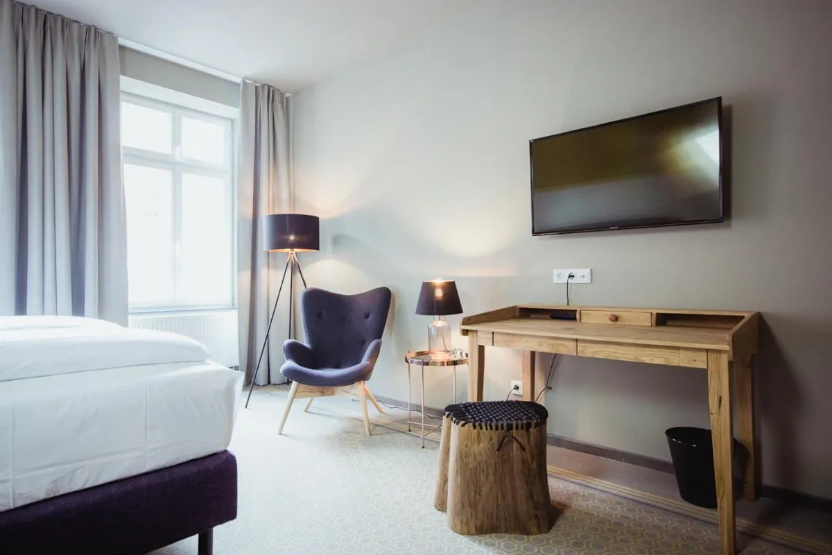 Bed in Hotel Goldene Traube - by Neugart