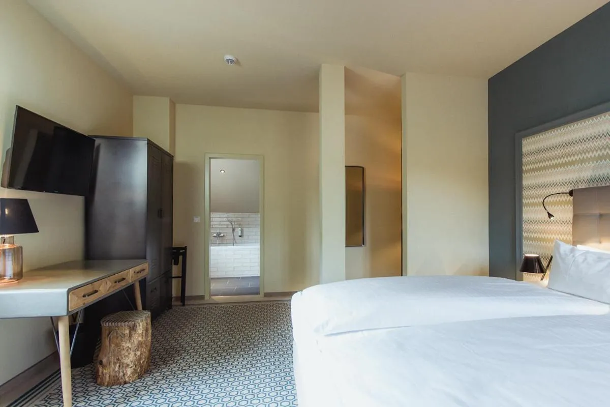 Bed in Hotel Goldene Traube - by Neugart