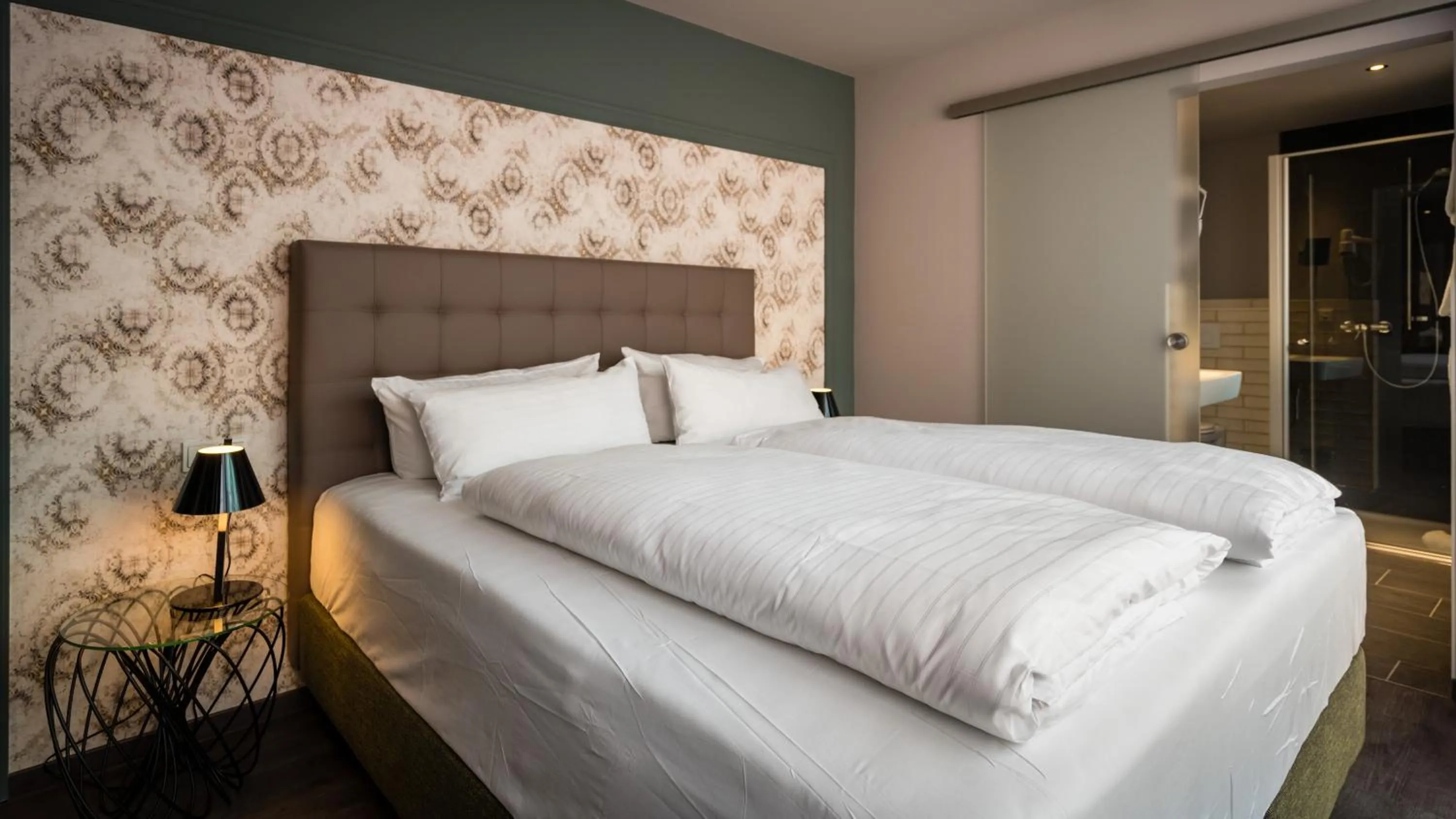 Photo of the whole room, Bed in Hotel Goldene Traube - by Neugart