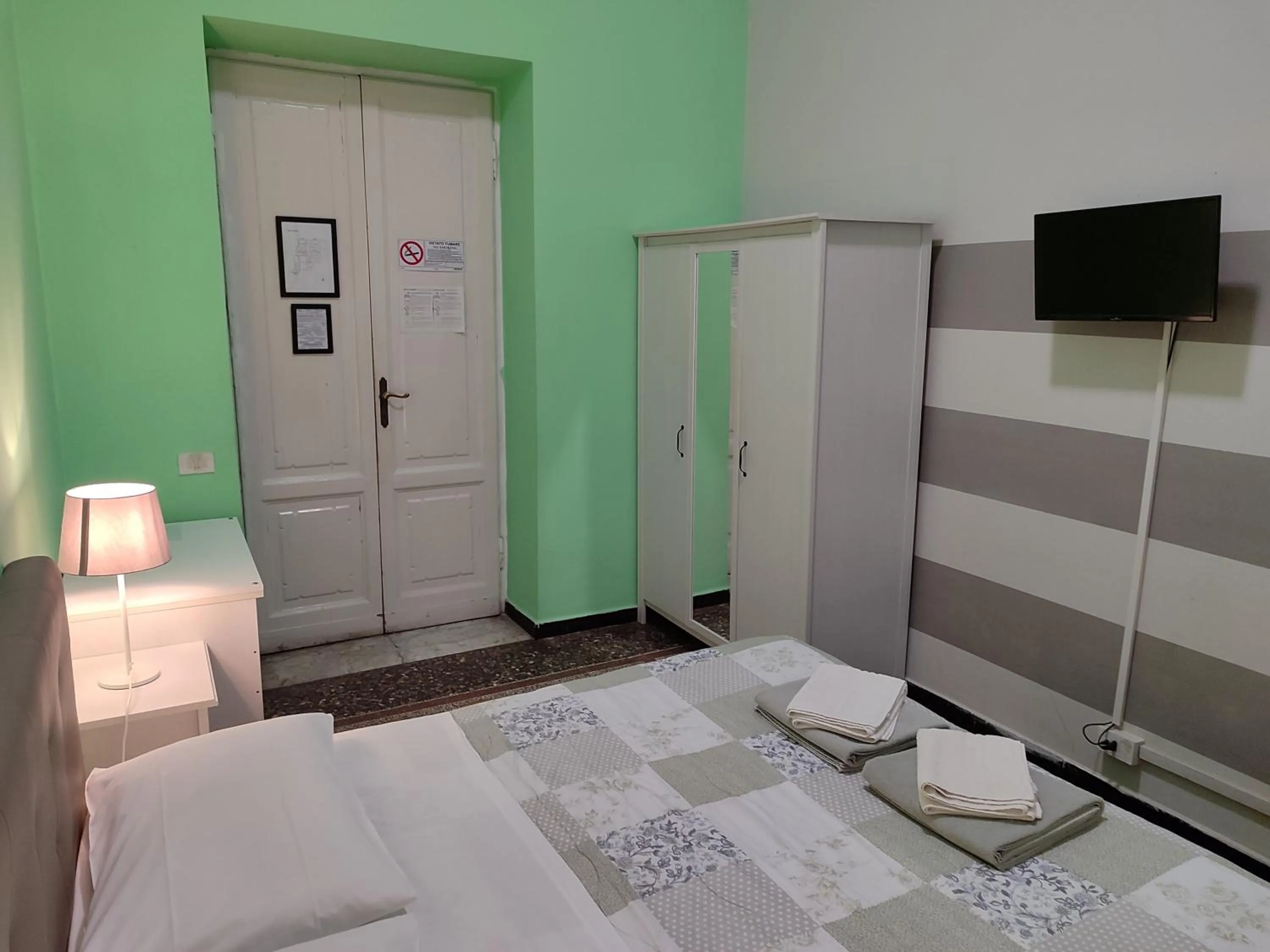 Bedroom, Bed in Albergo Locanda Alambra